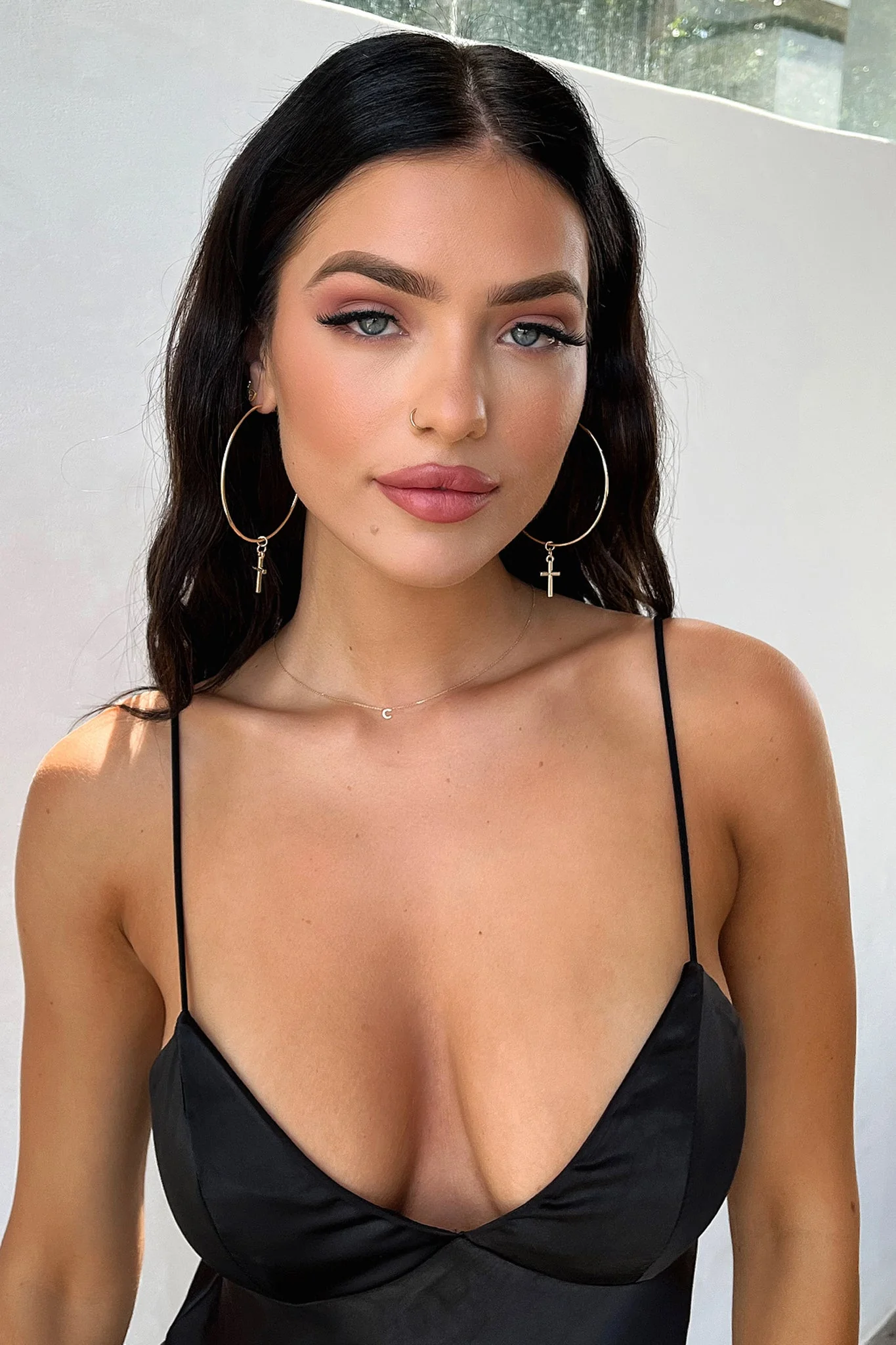 1043-sutton-hoop-earrings-gold-1.webp