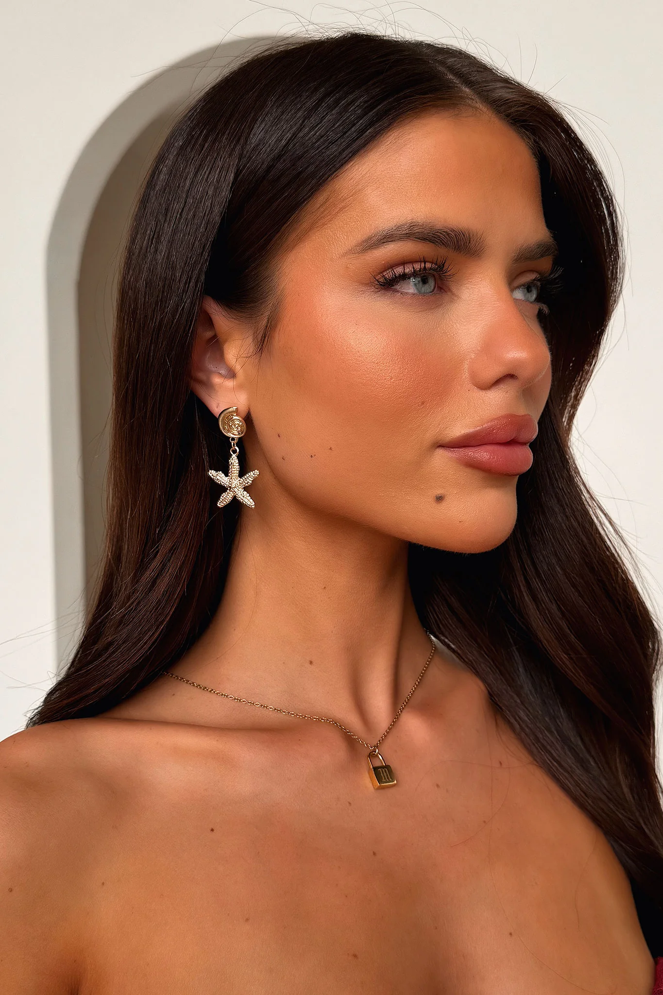 1054-bayla-earrings-gold-1.webp