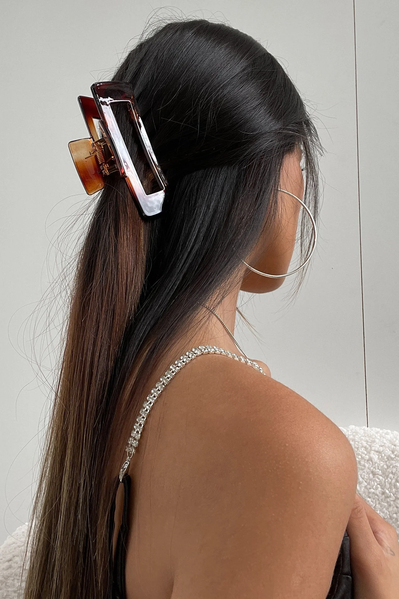 136-mika-claw-clip-brown-gloss-1.webp