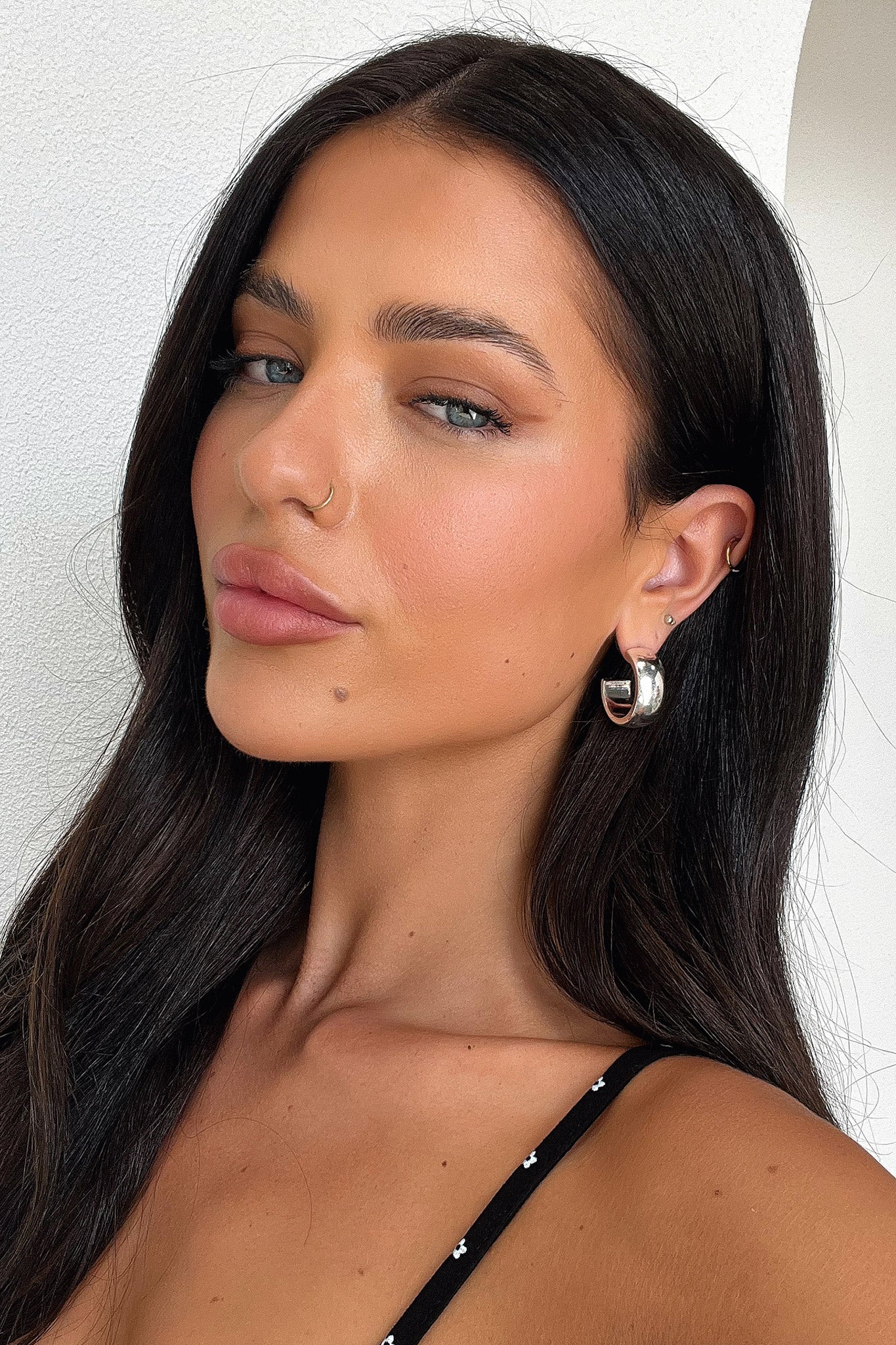 1577-akia-hoop-earrings-silver-1.jpg