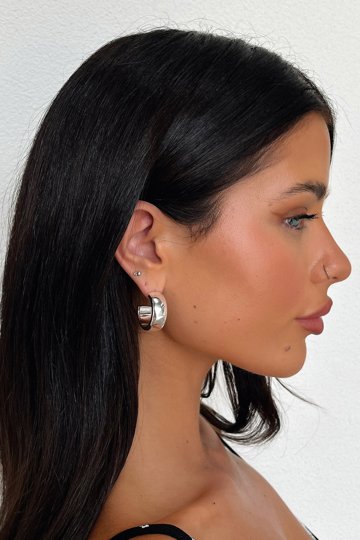 1577-akia-hoop-earrings-silver-1.jpg
