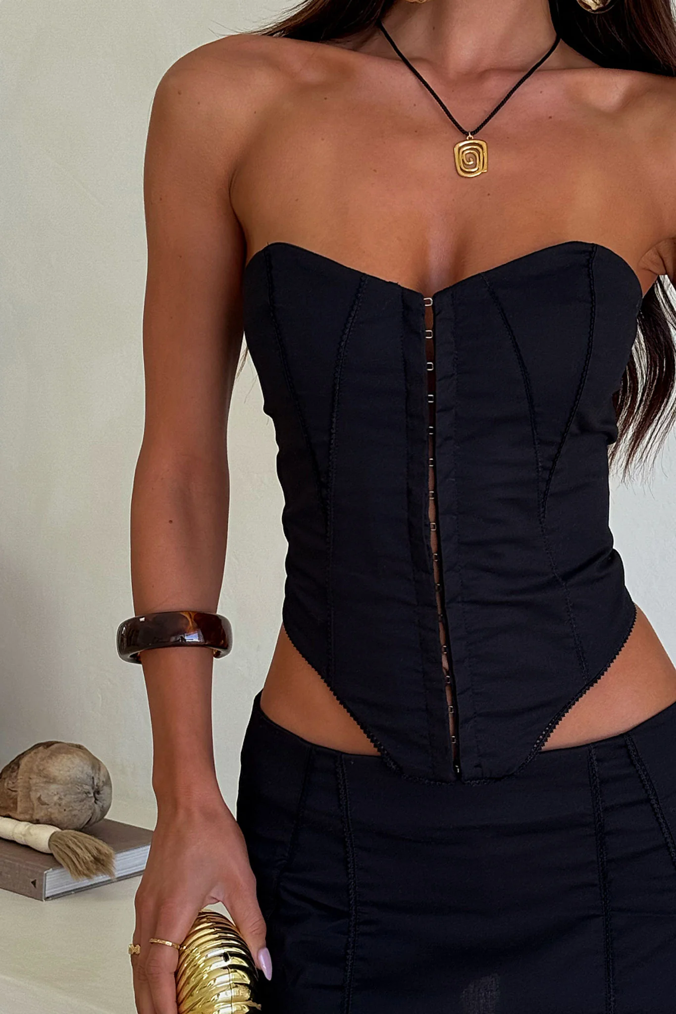 1735-anela-cuff-bracelet-brown-1.webp