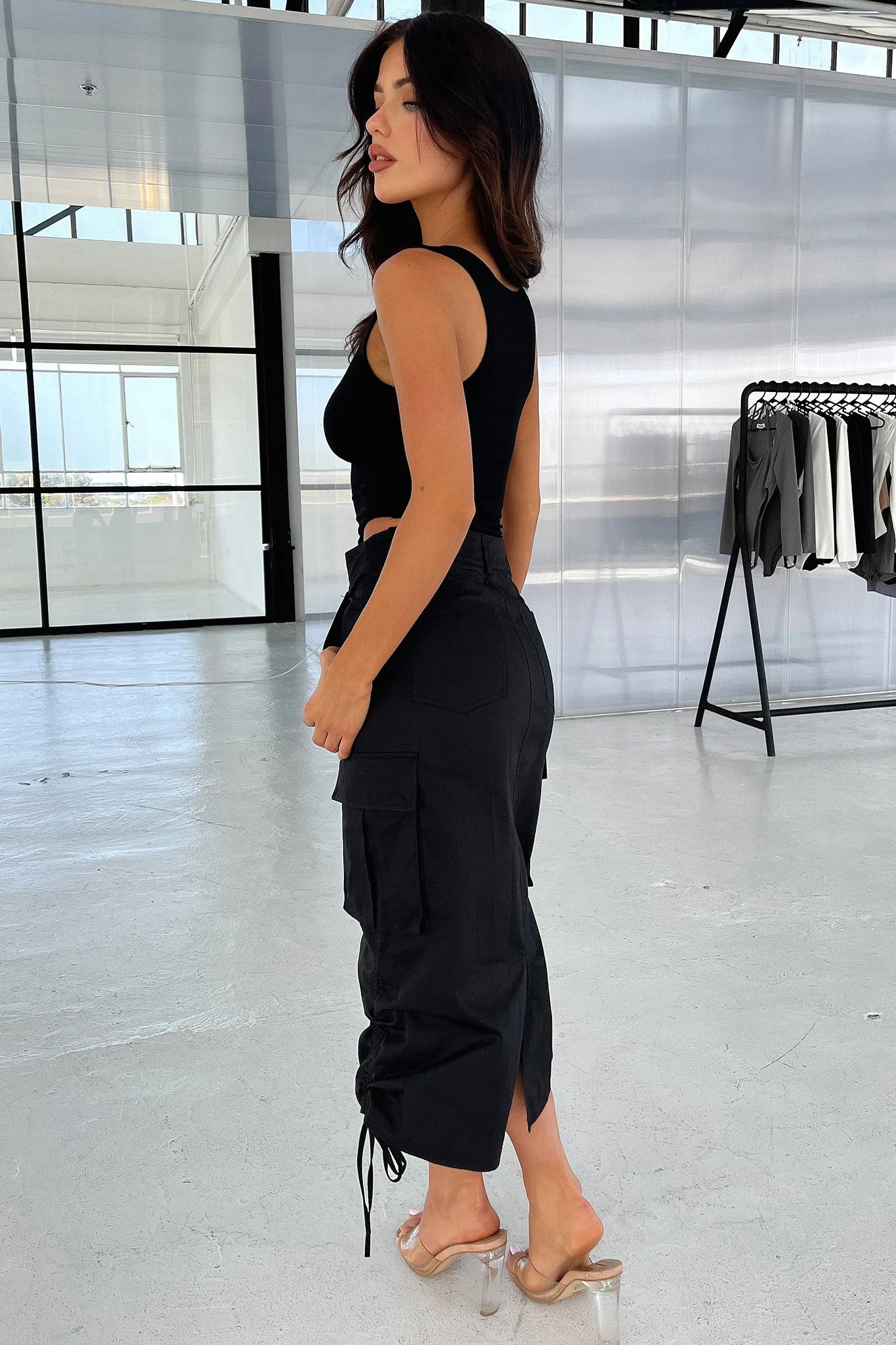 18380-eryn-crop-black-1.webp