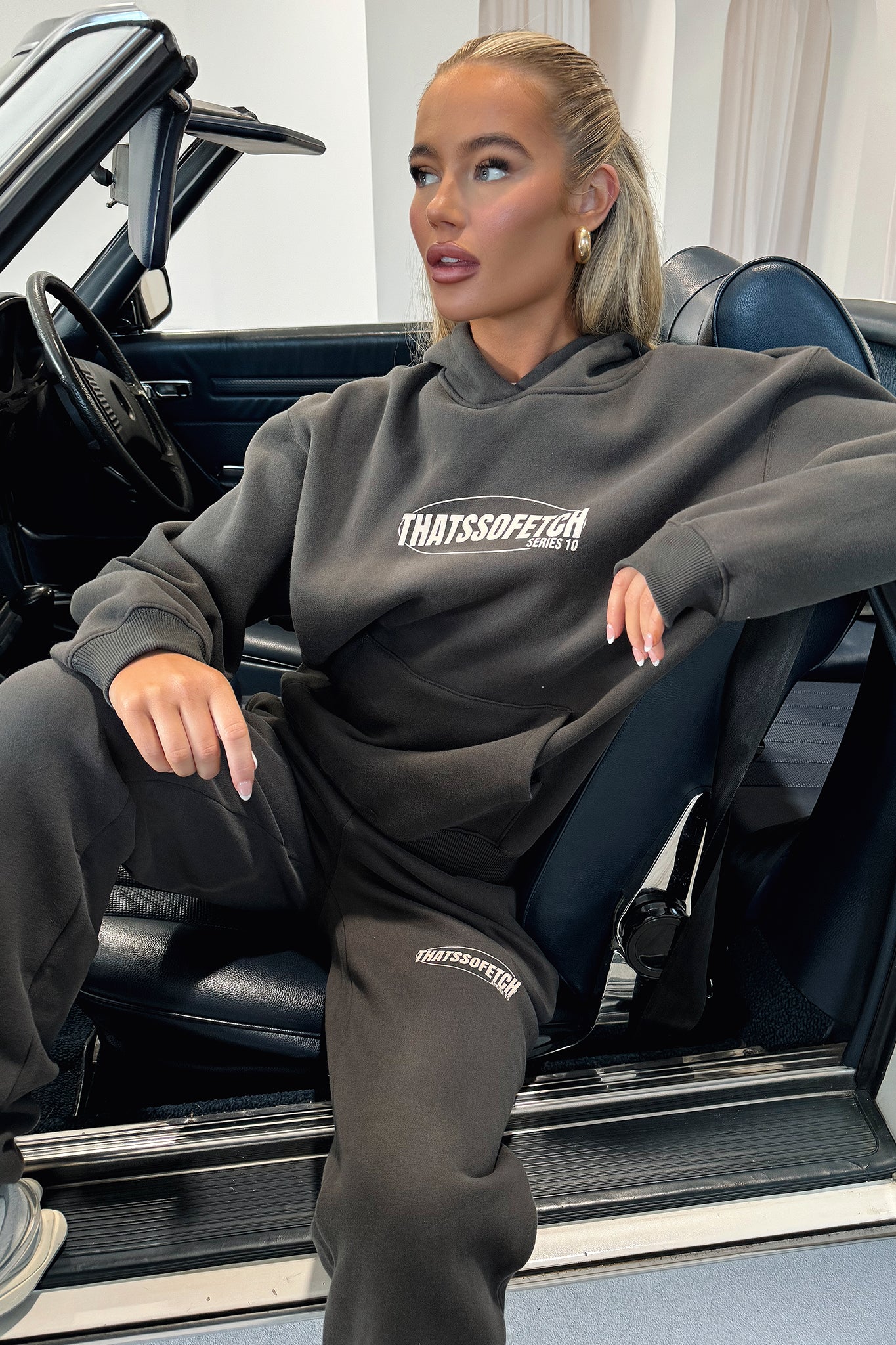 19130-series-10-sweatpants-charcoal-1.webp
