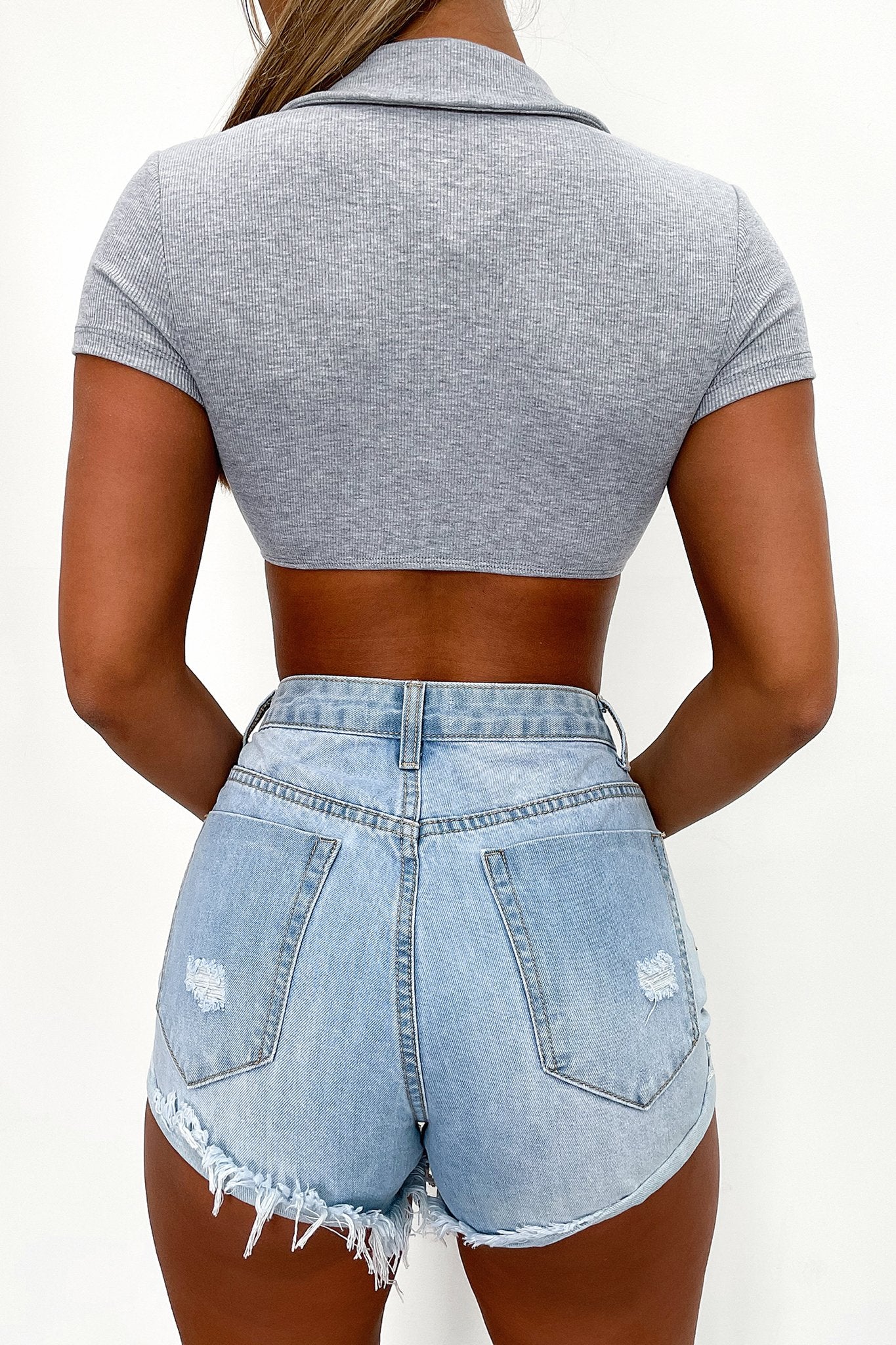 20946-razor-short-sleeve-crop-grey-1.webp