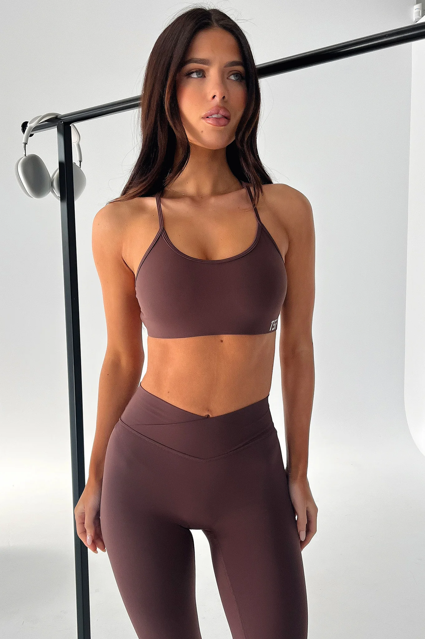 21012-kamari-open-back-sports-bra-brown-1.webp