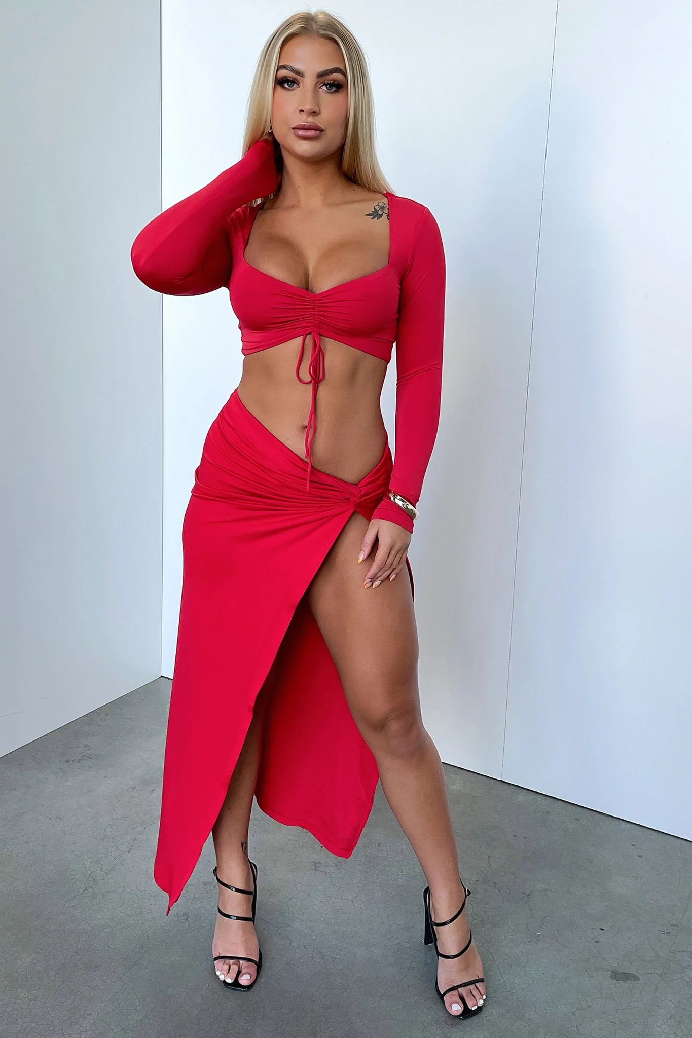 21336-victoria-long-sleeve-crop-red-1.webp