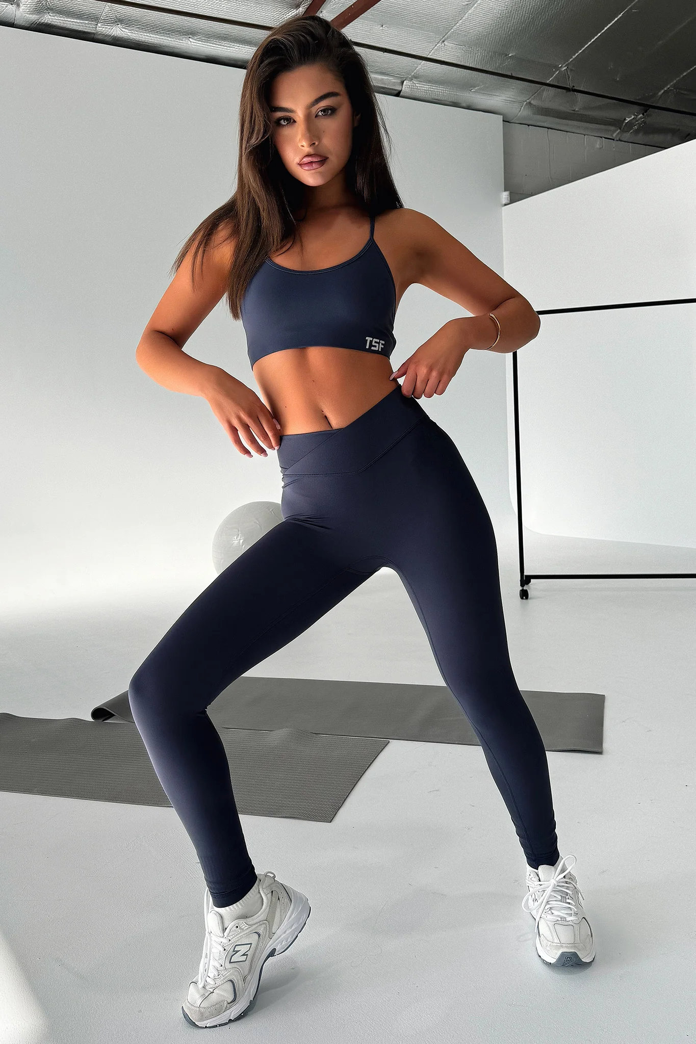 22773-kamari-open-back-sports-bra-navy-1.webp