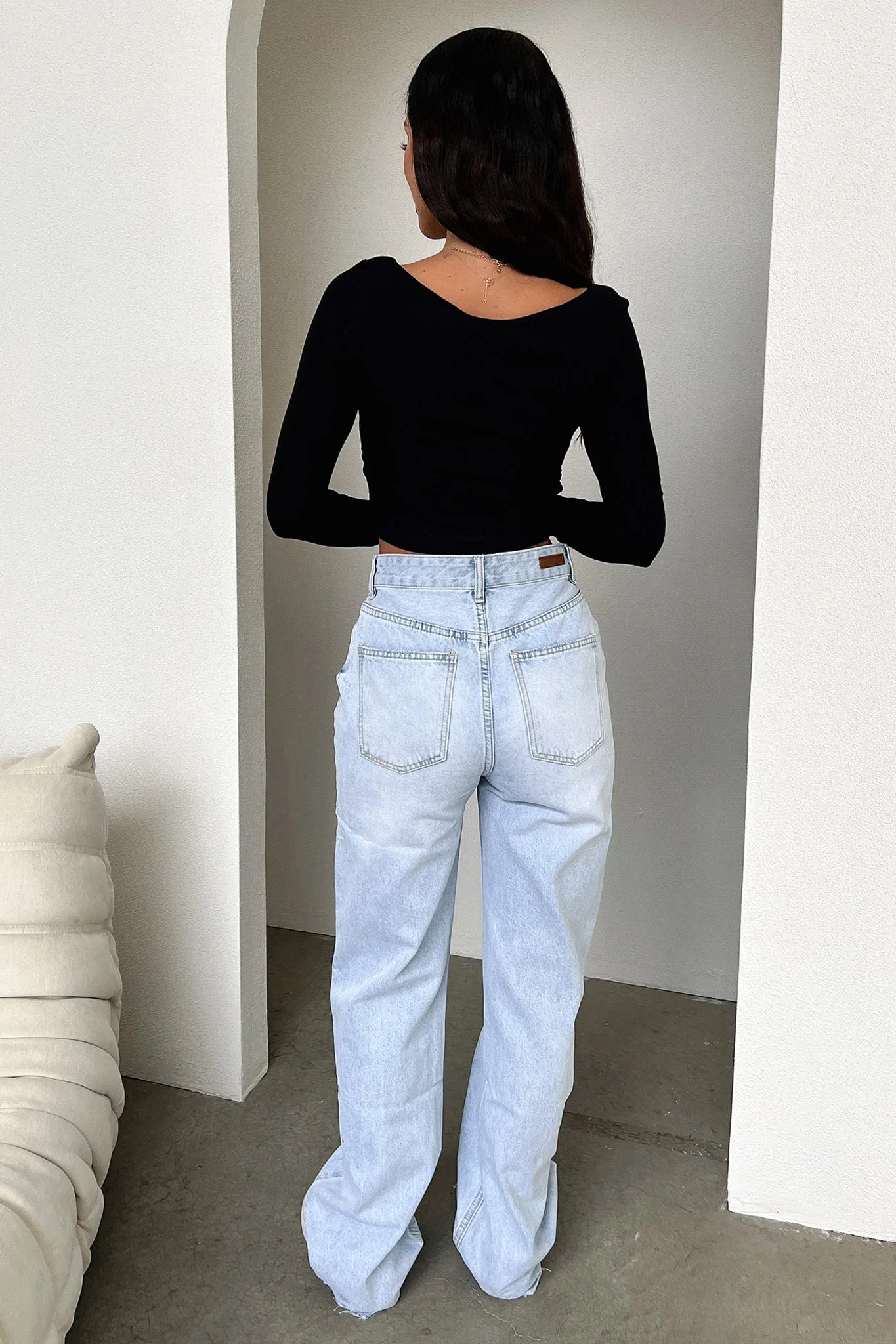 23103-kendra-crop-black-1.webp