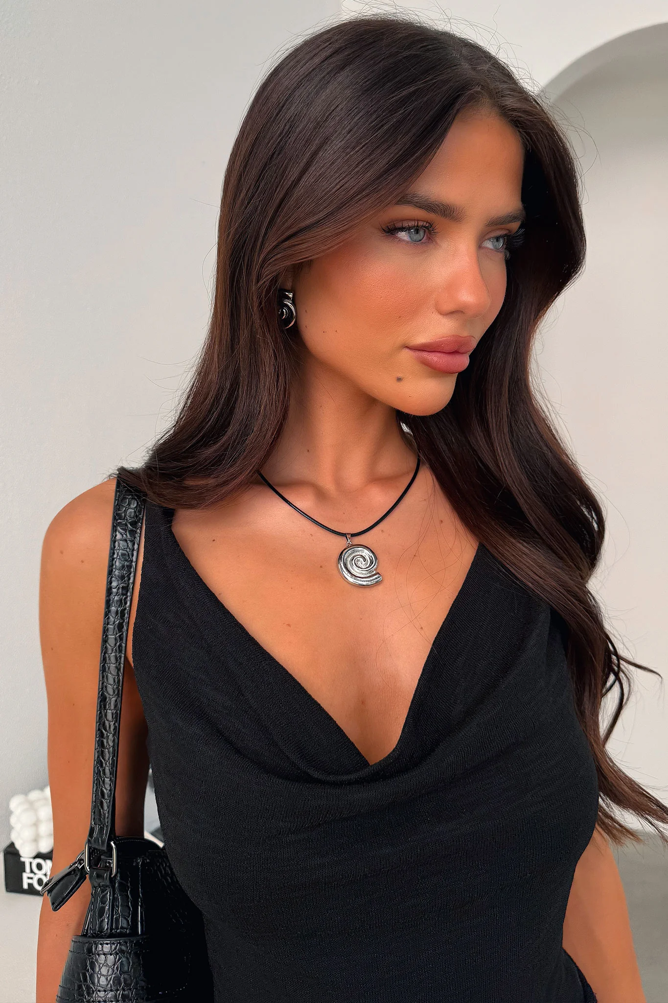 2319-cove-necklace-silver-1.jpg