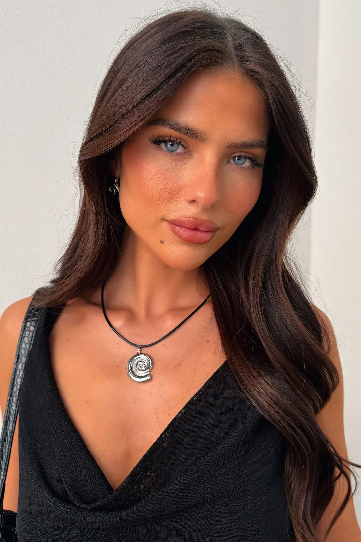2319-cove-necklace-silver-1.jpg