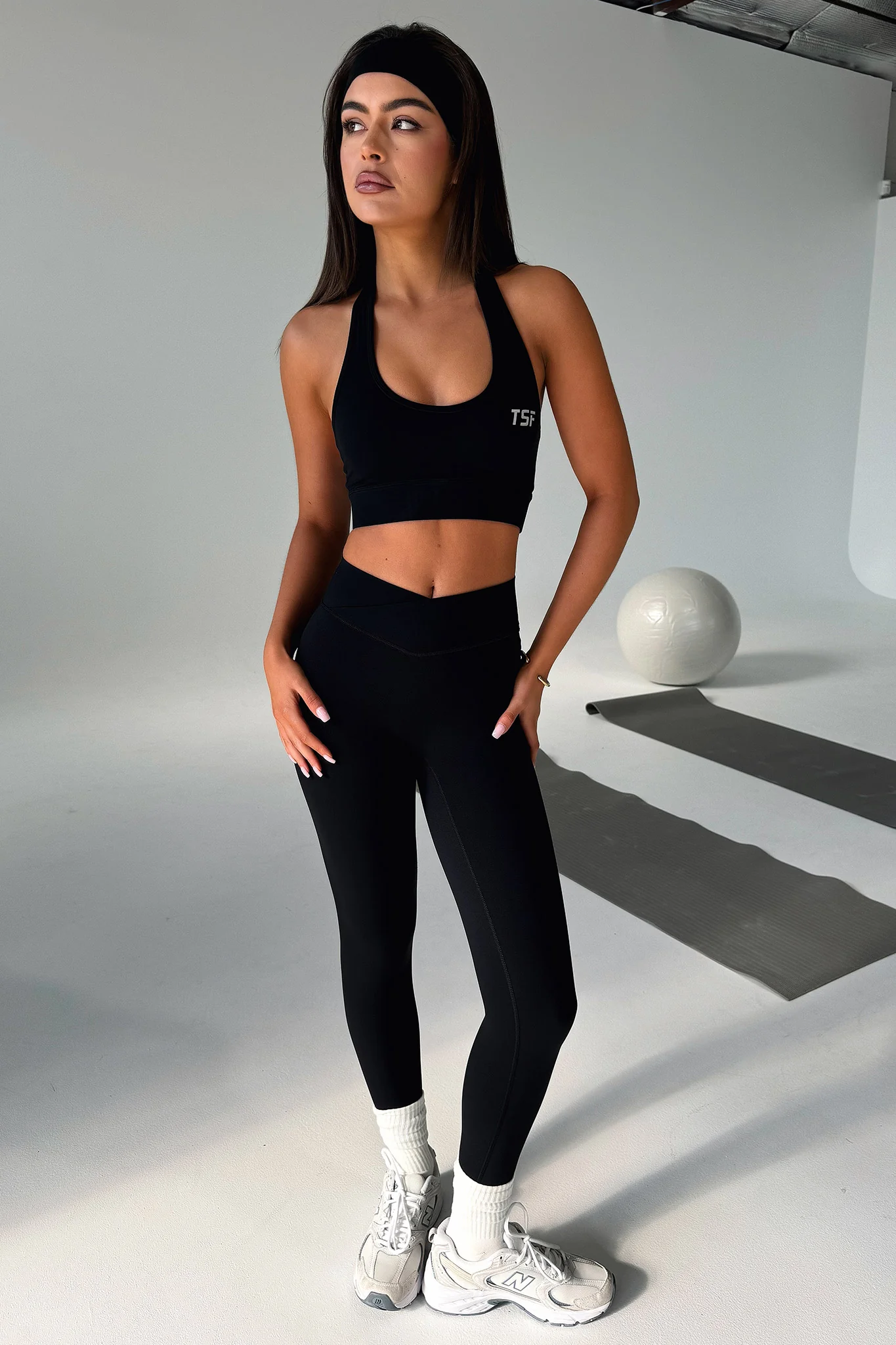 24043-kylo-sports-bra-black-1.webp