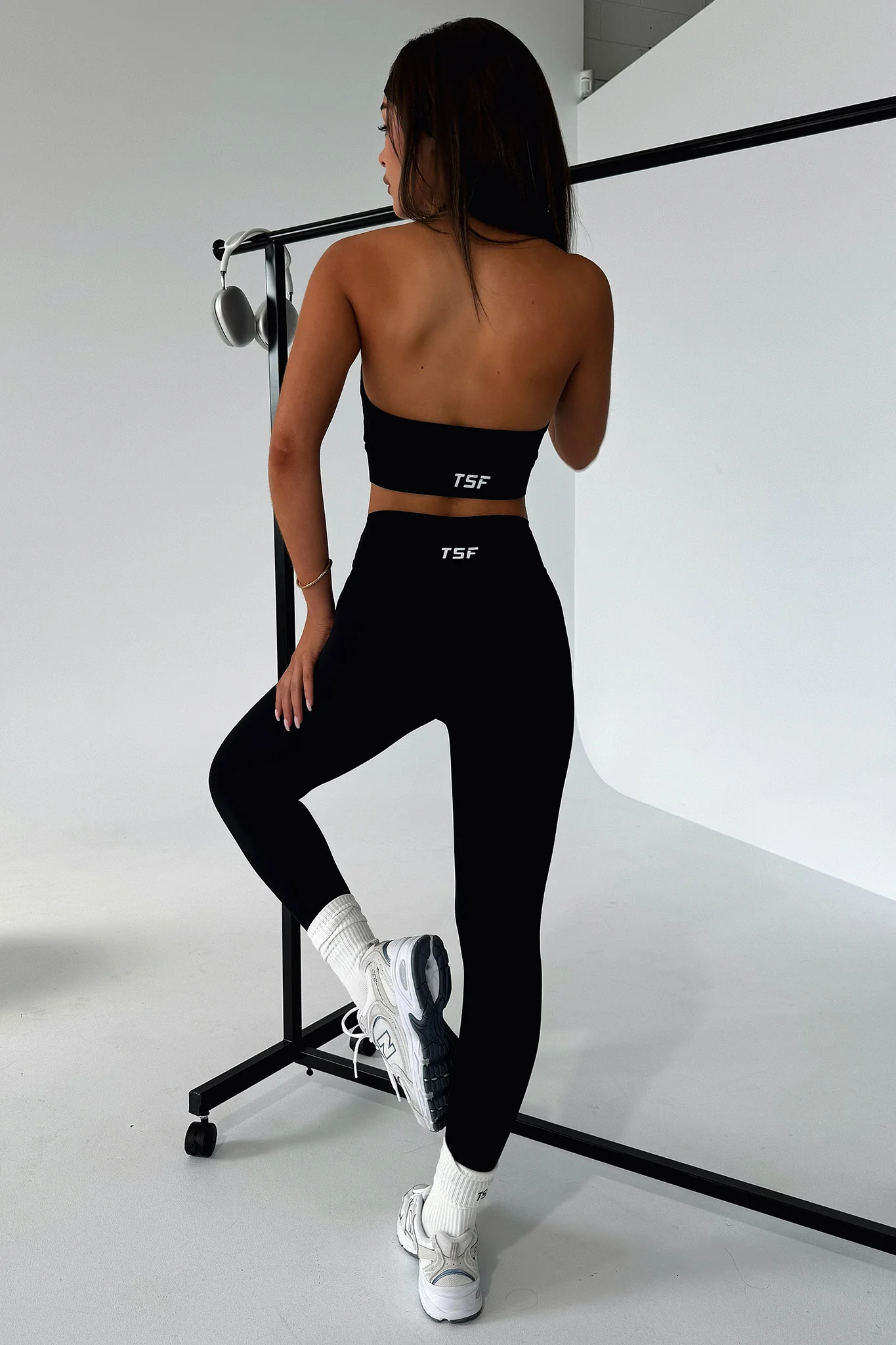 24043-kylo-sports-bra-black-1.webp