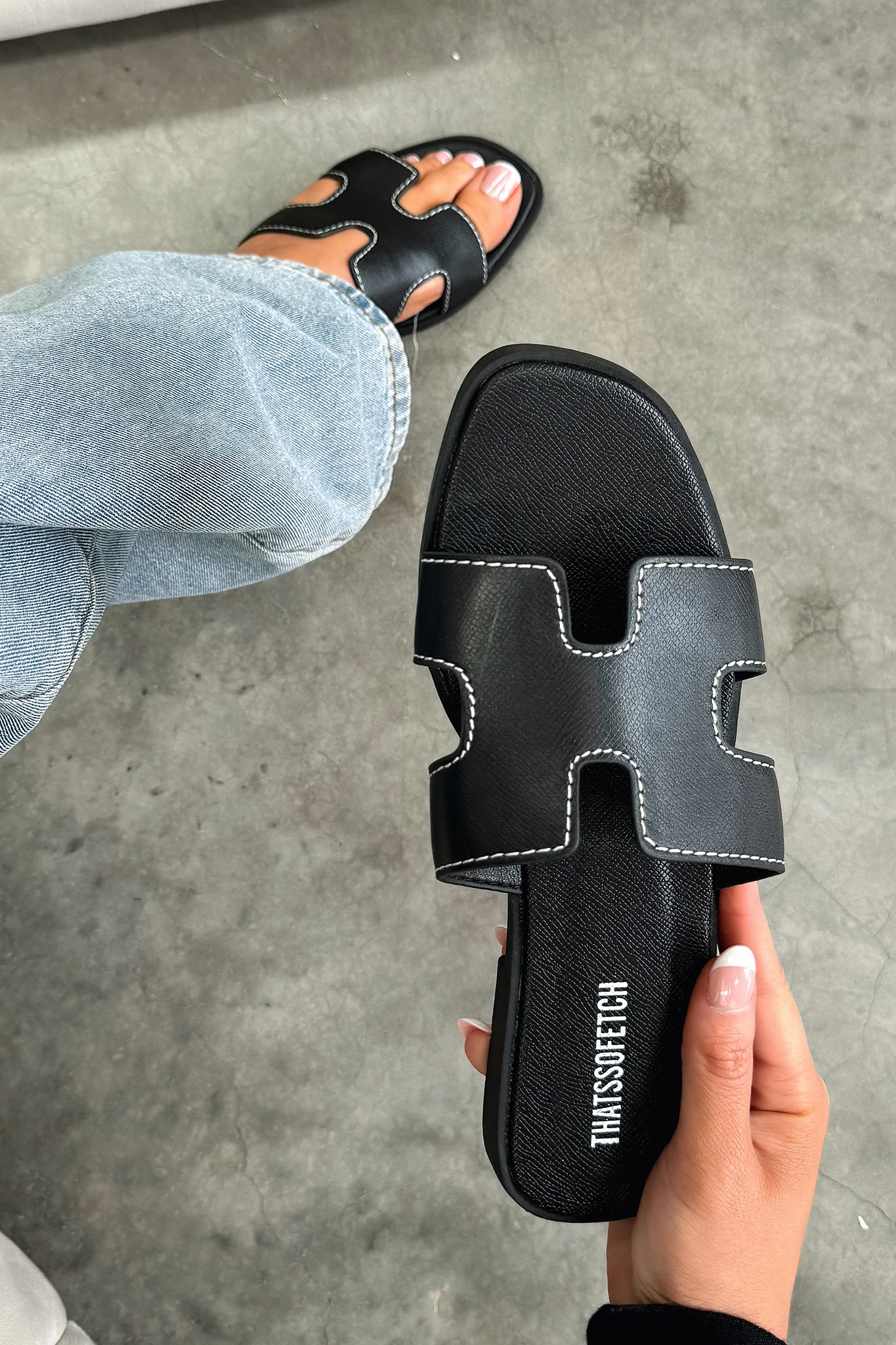 24909-valia-slides-black-1.jpg