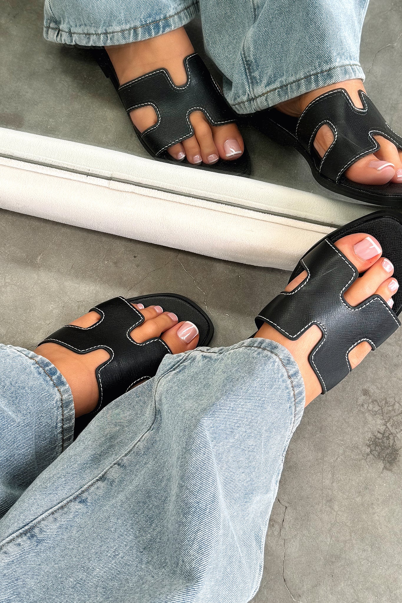 24909-valia-slides-black-1.jpg