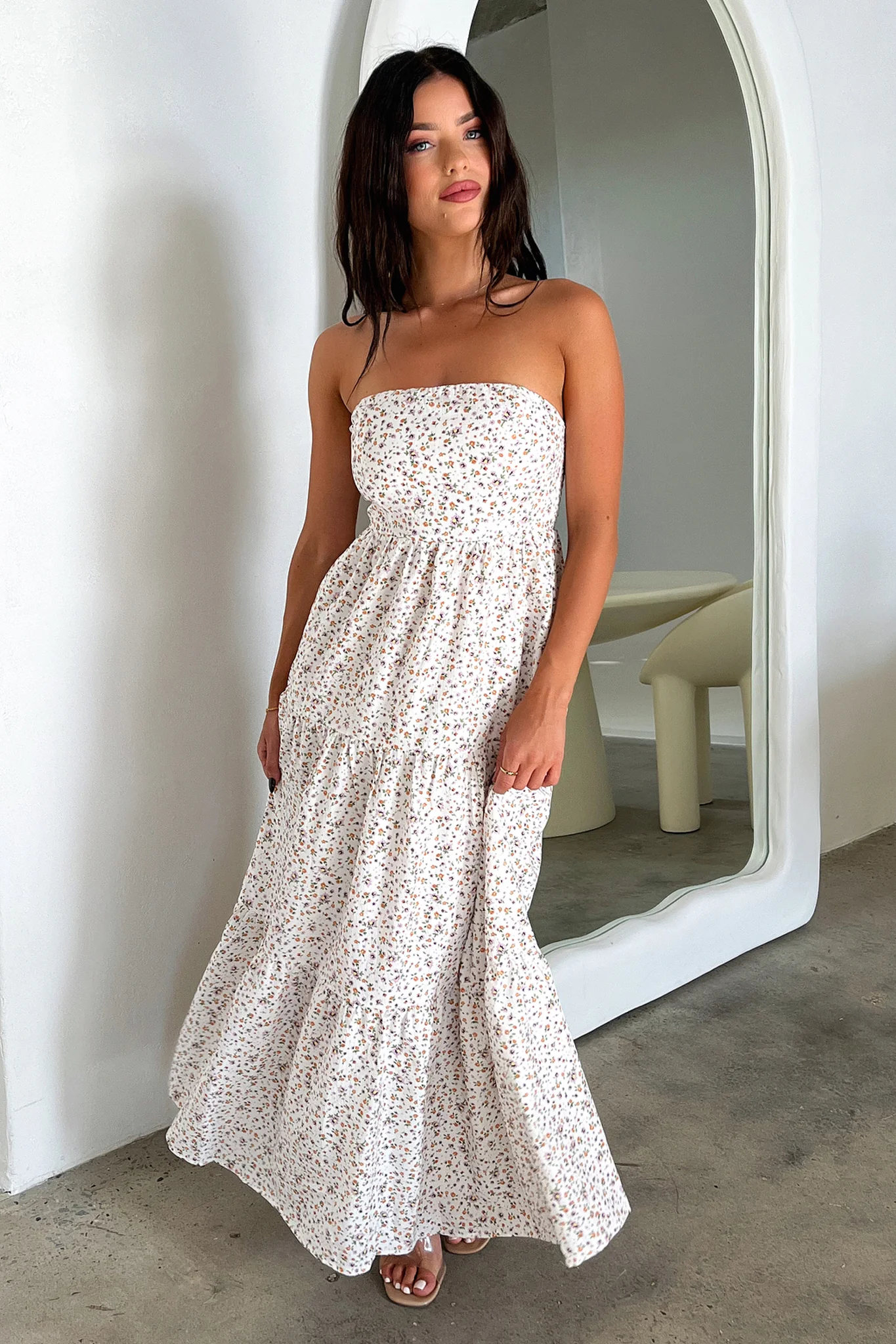 26506-hailey-maxi-dress-white-floral-1.webp