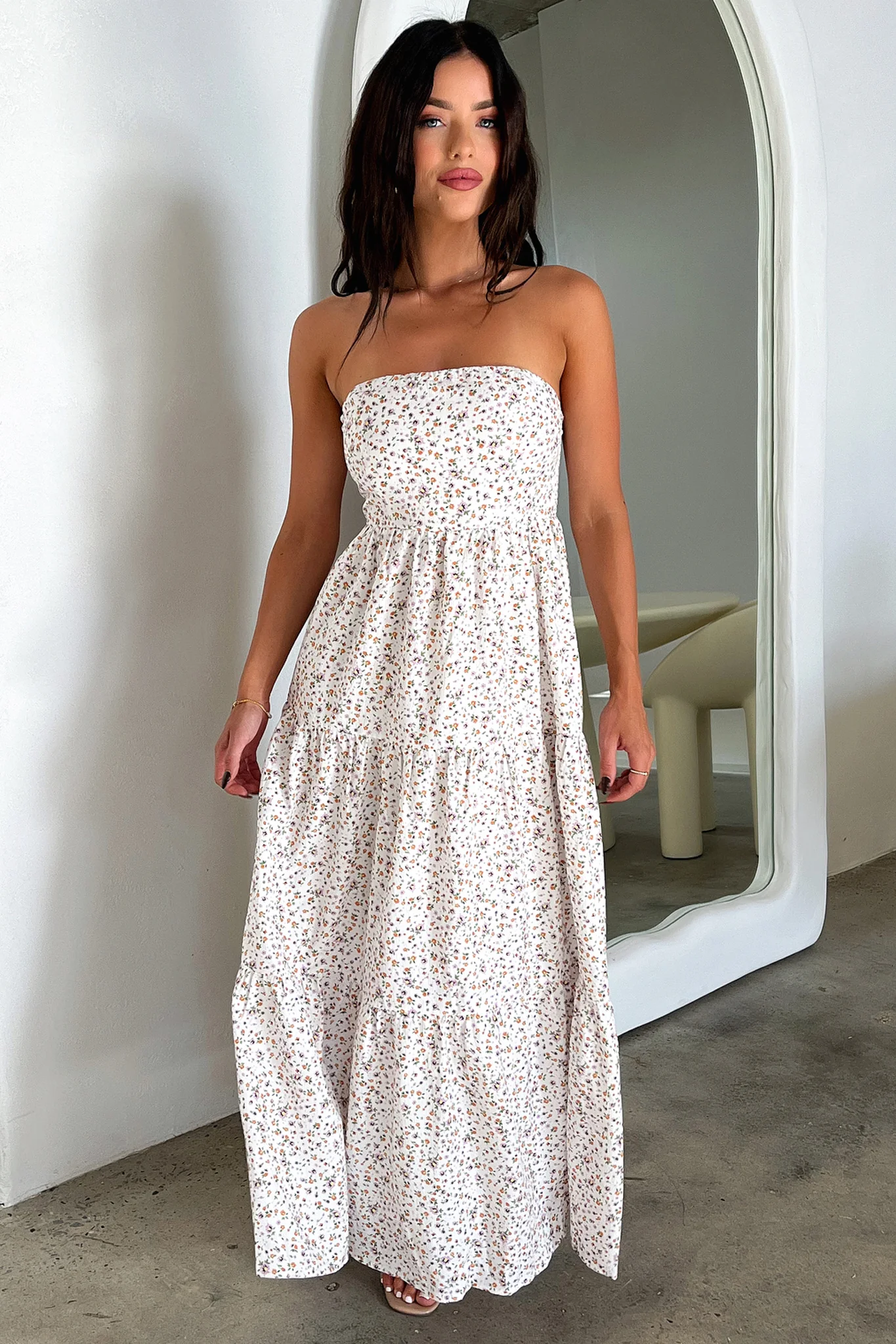 26506-hailey-maxi-dress-white-floral-1.webp