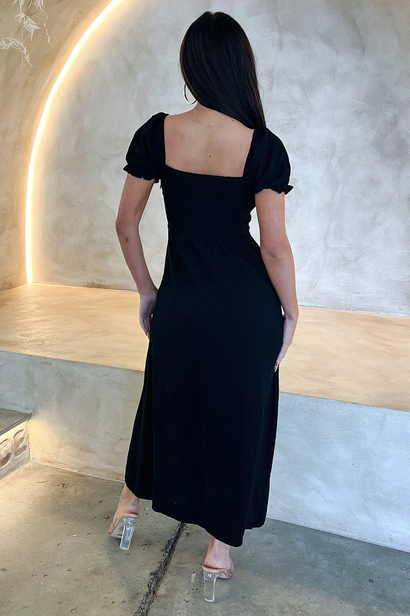 27774-solem-midi-dress-black-linen-1.webp