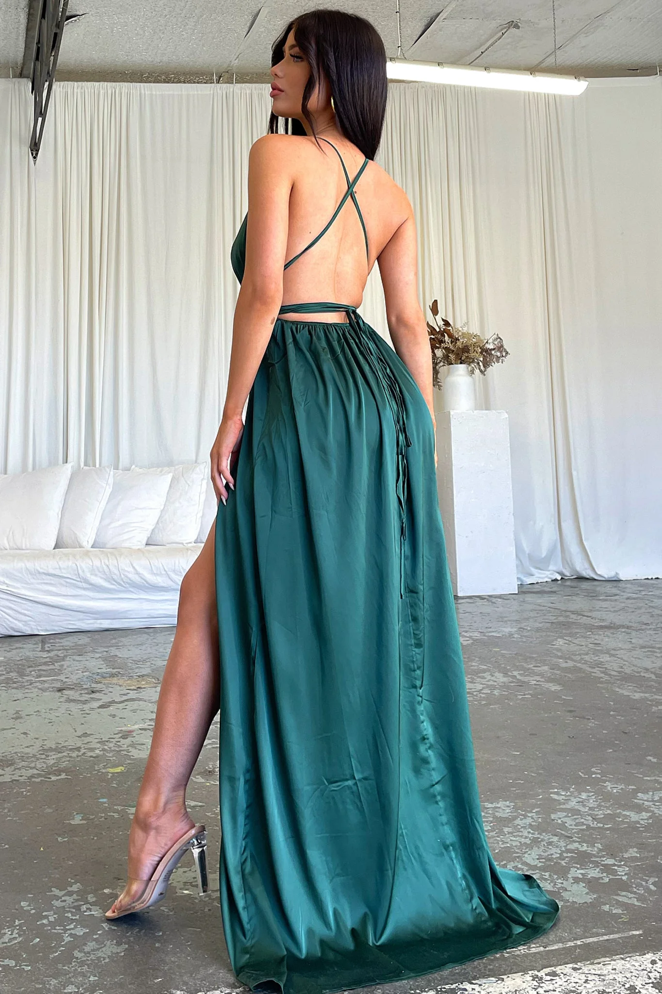28317-scarlett-dress-emerald-green-1.webp