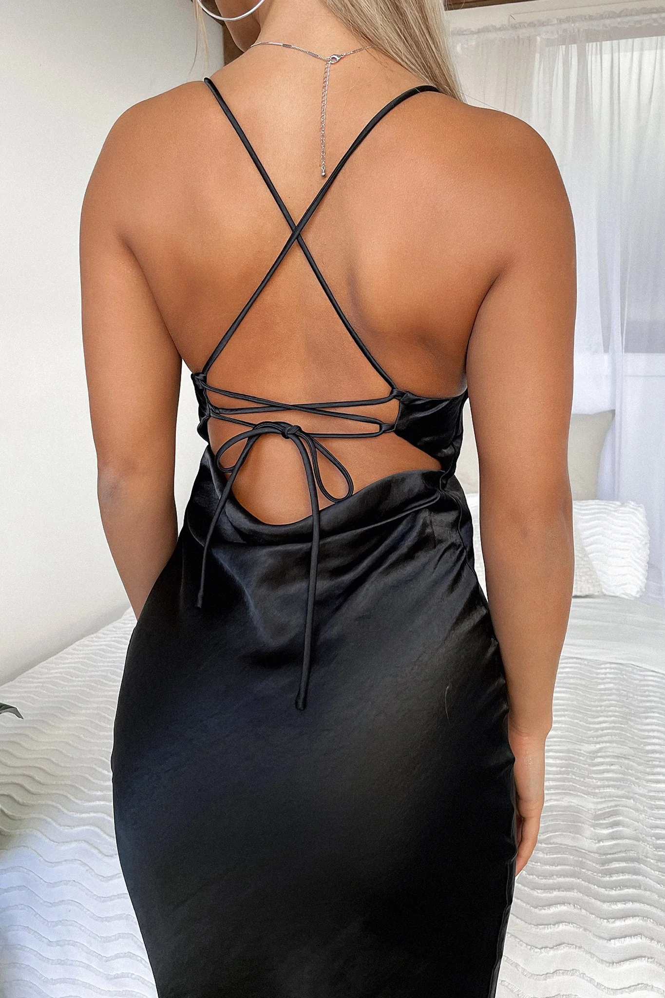 28730-ways-midi-dress-black-1.webp