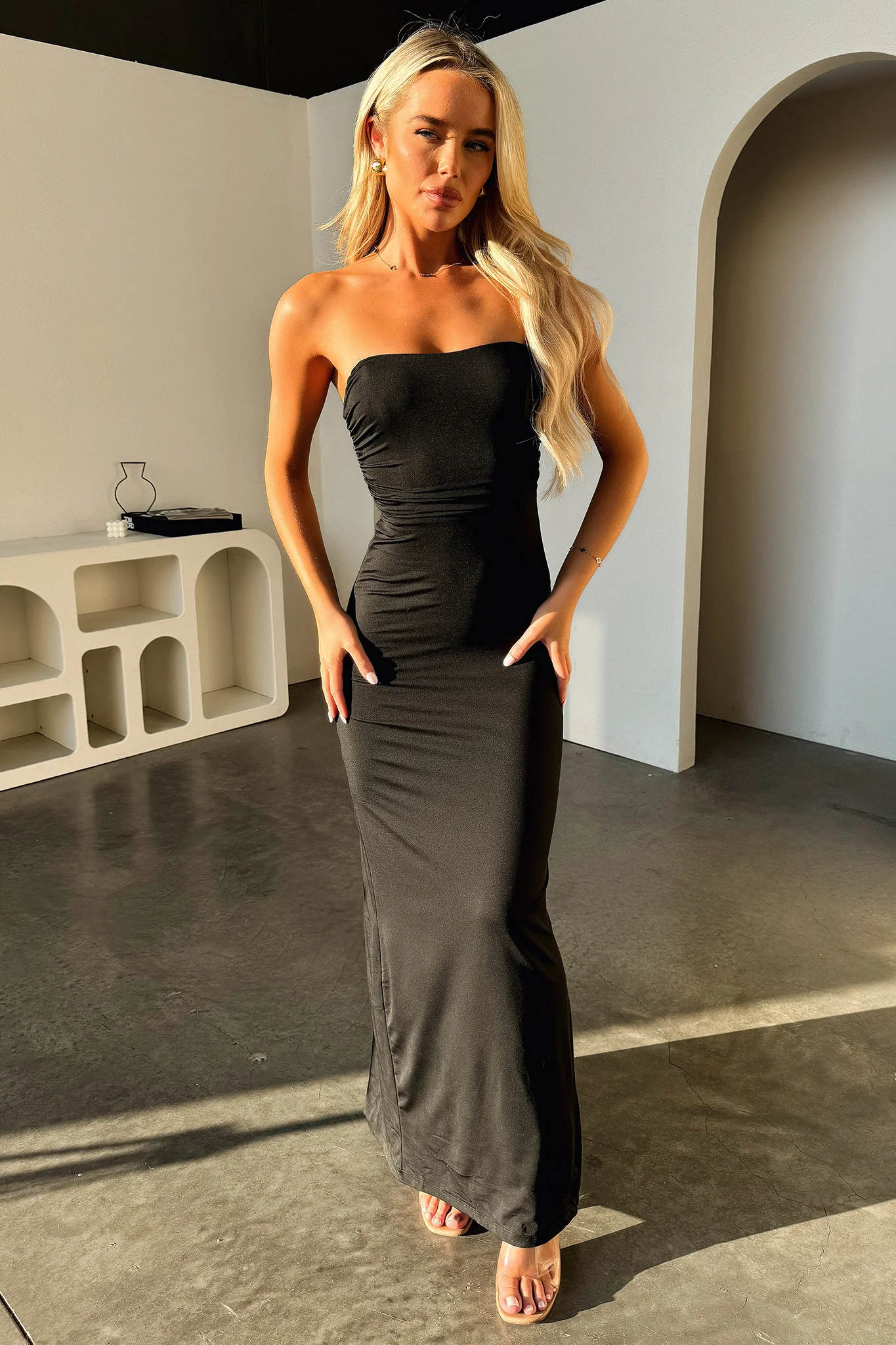 28760-lahara-maxi-dress-black-1.webp