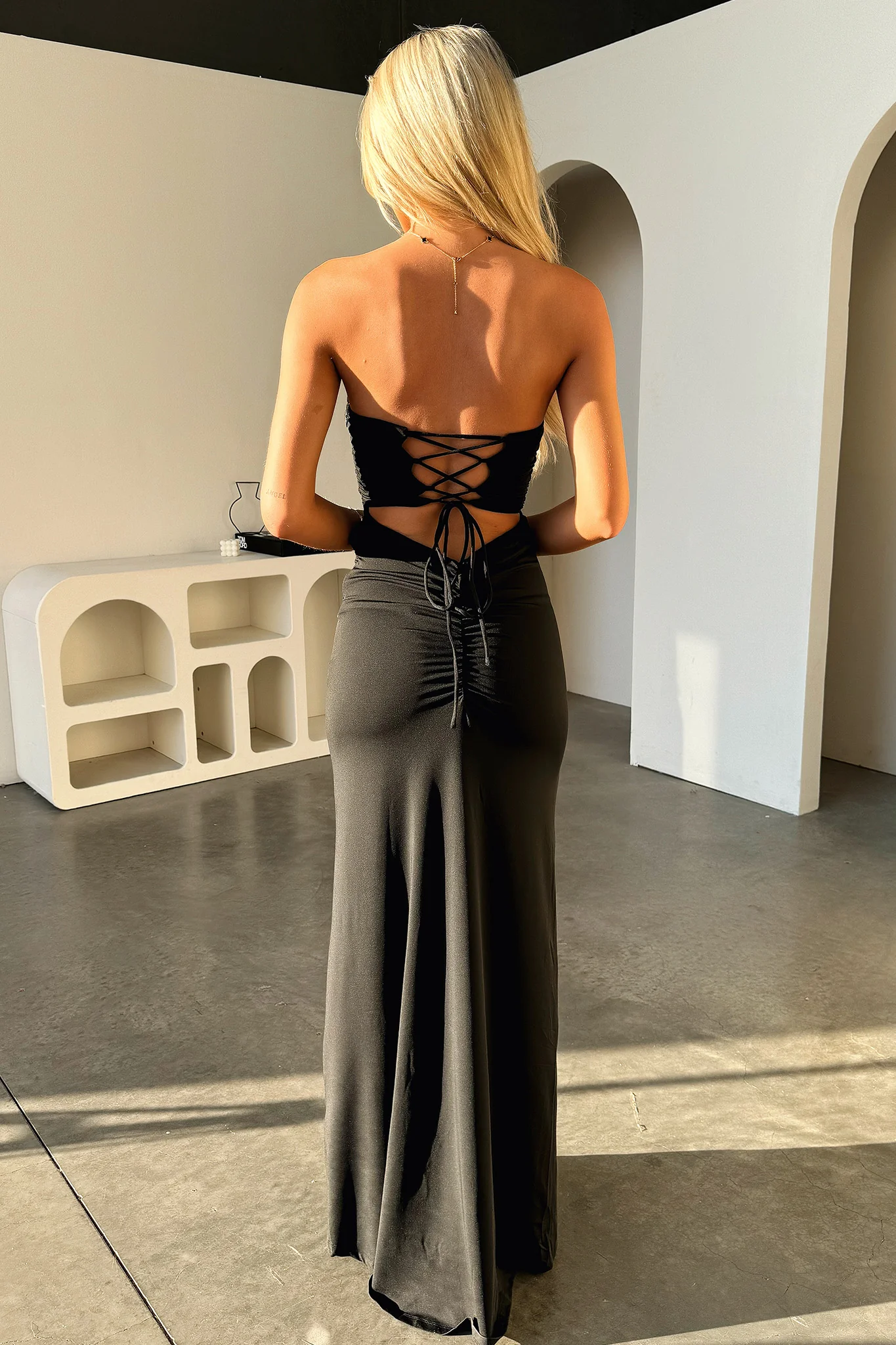 28760-lahara-maxi-dress-black-1.webp