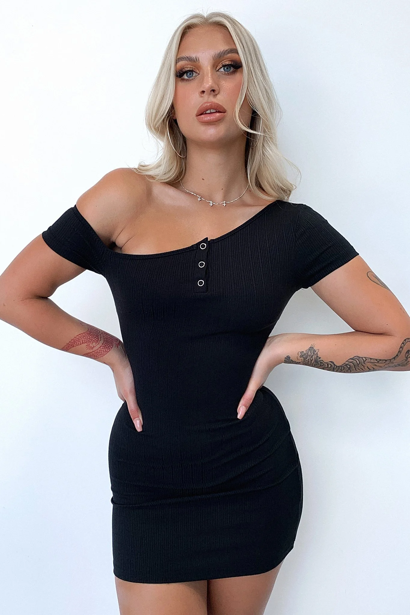 2890-horizon-dress-black-1.webp