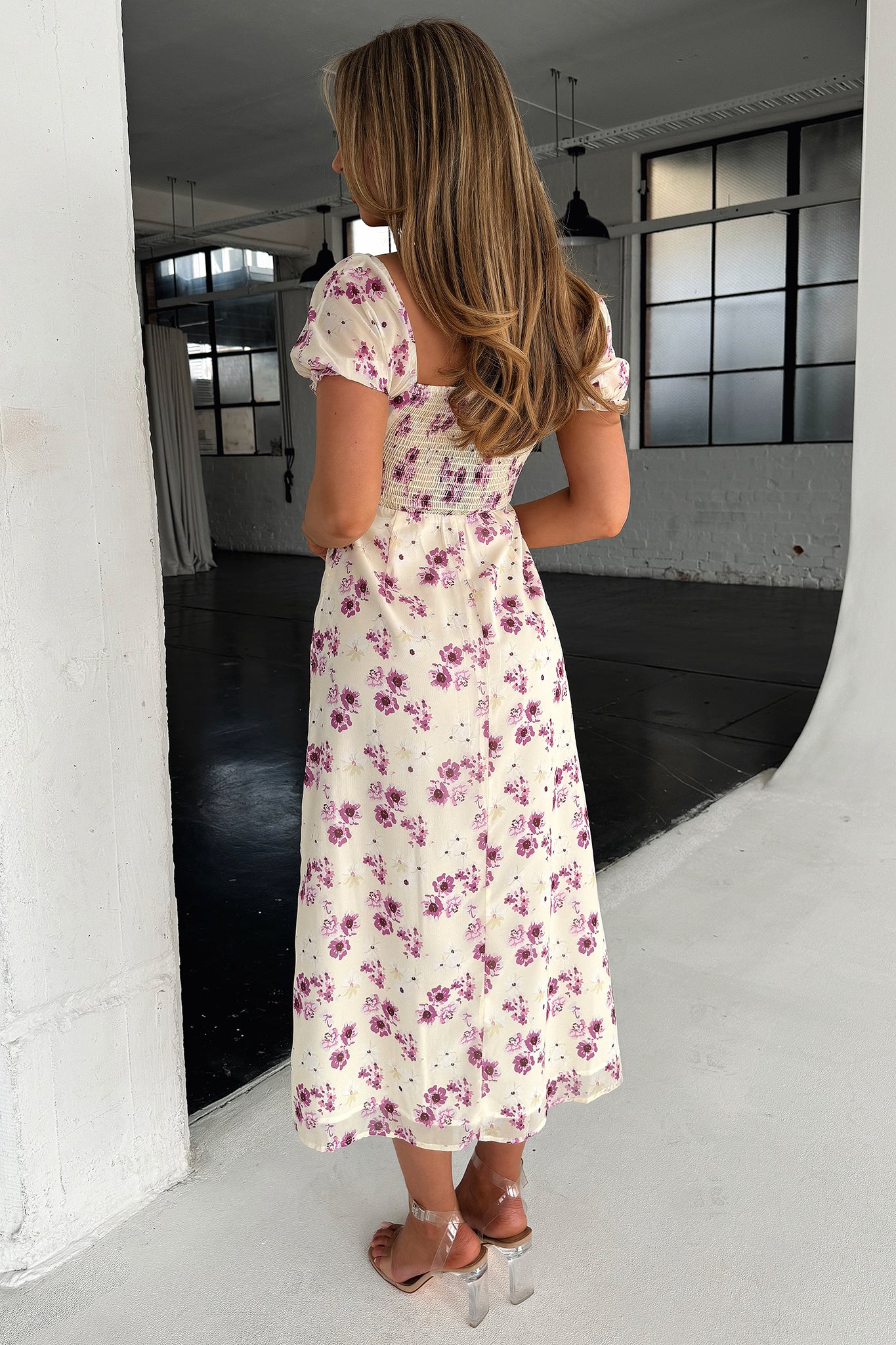 32653-solem-midi-dress-yellow-floral-1.webp