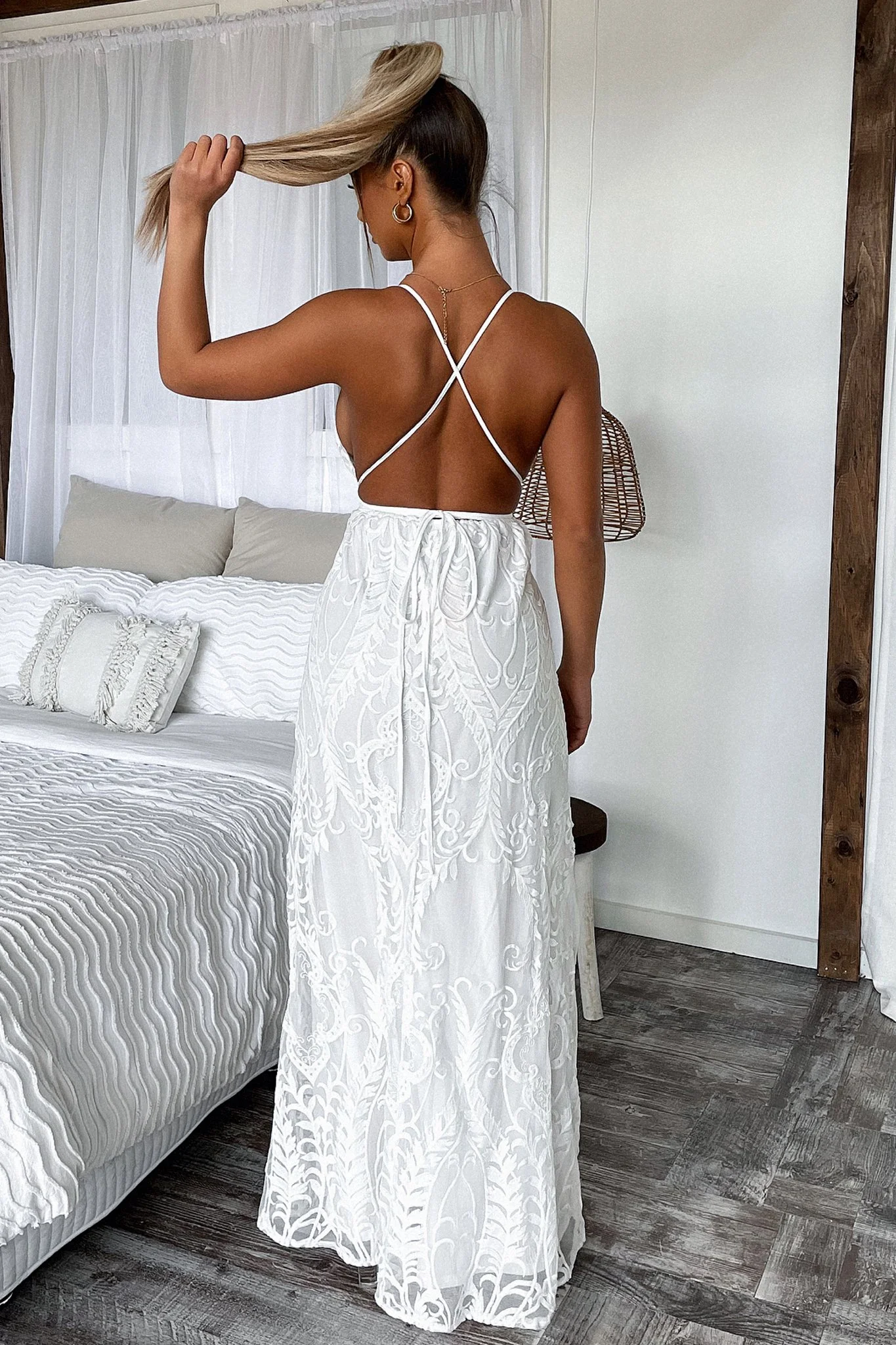 34336-scarlett-halter-maxi-dress-white-1.webp