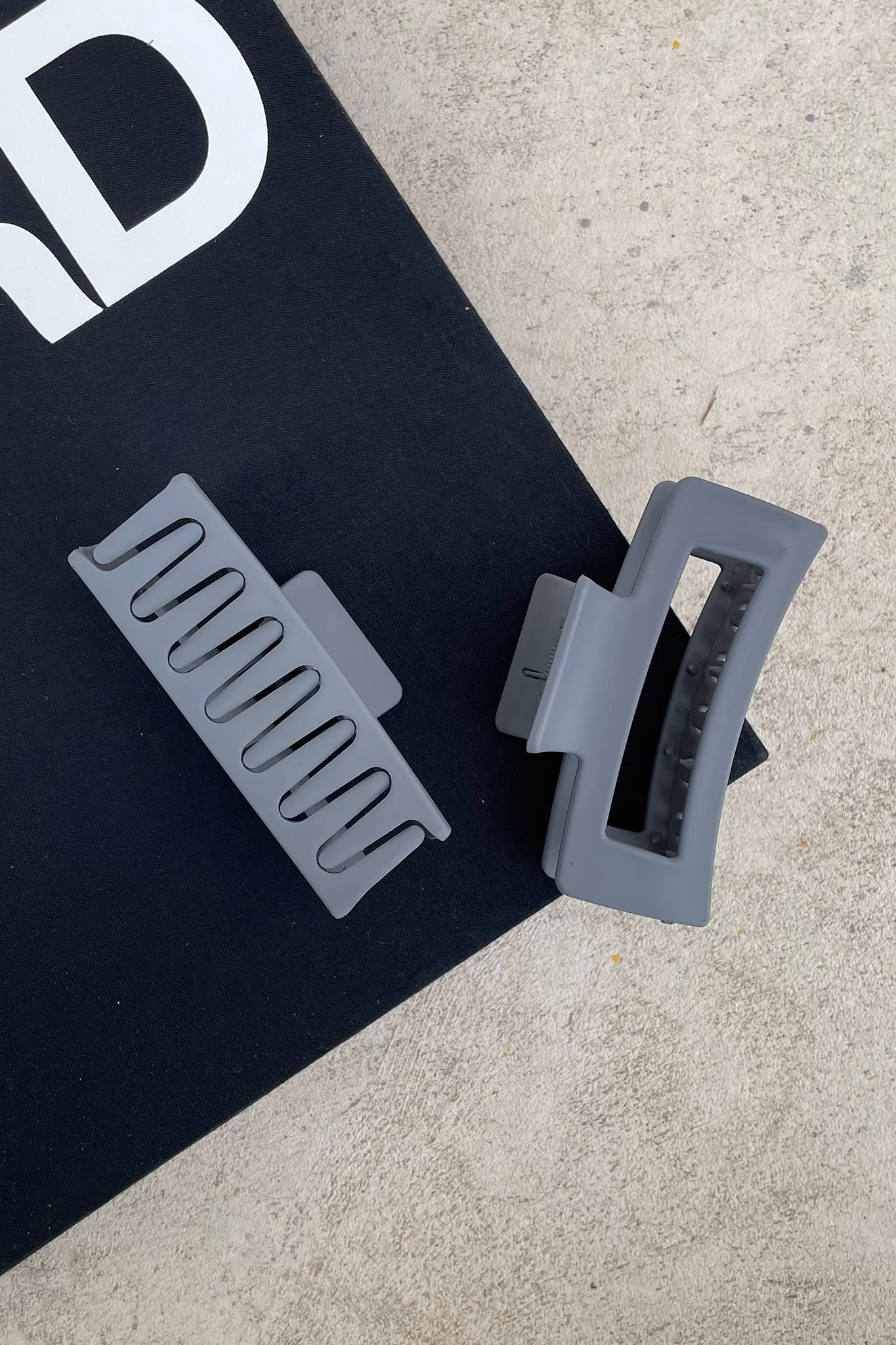 Mika Claw Clip - Grey