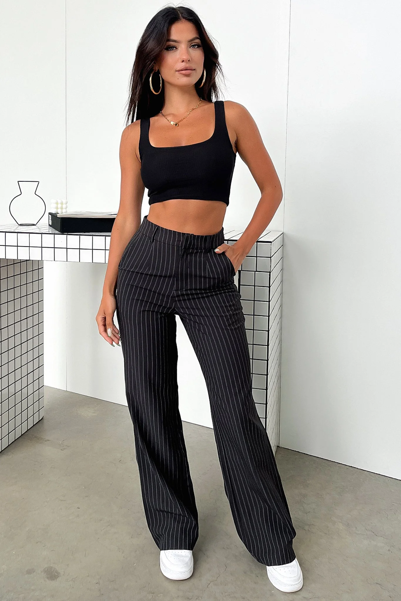4530-remi-crop-black-1.webp