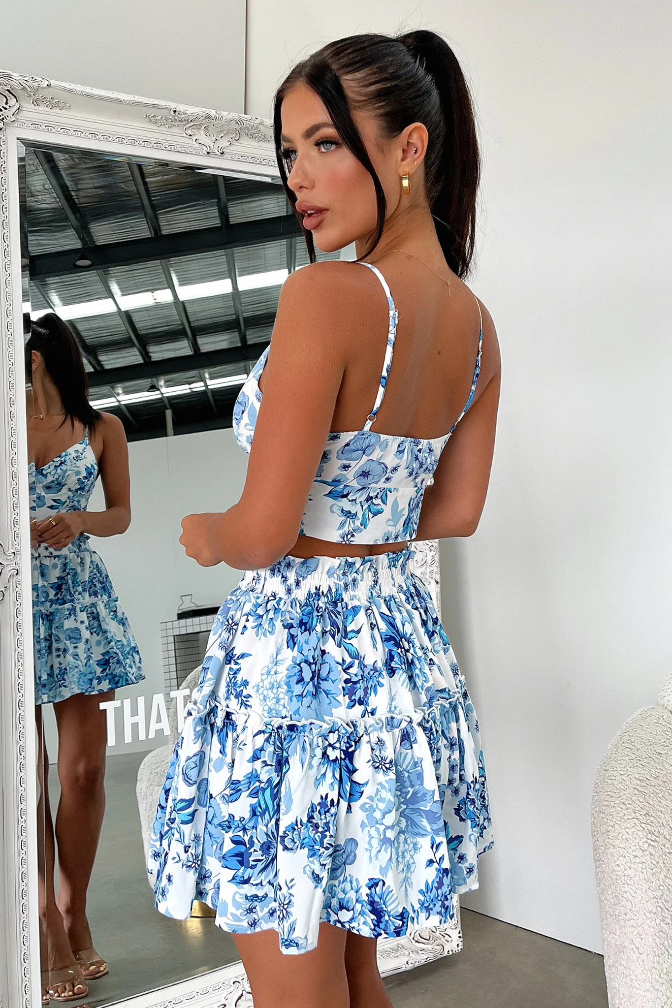 5039-tahan-crop-blue-floral-1.webp