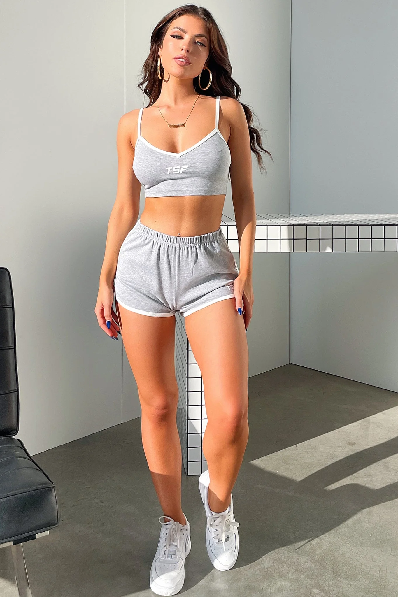 5246-tsf-nora-crop-grey-1.webp