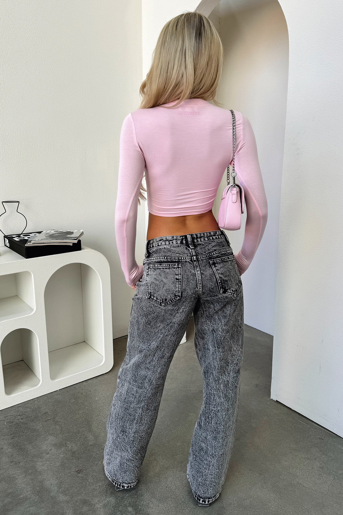 6059-marcus-low-rise-jeans-black-acid-wash-1.webp