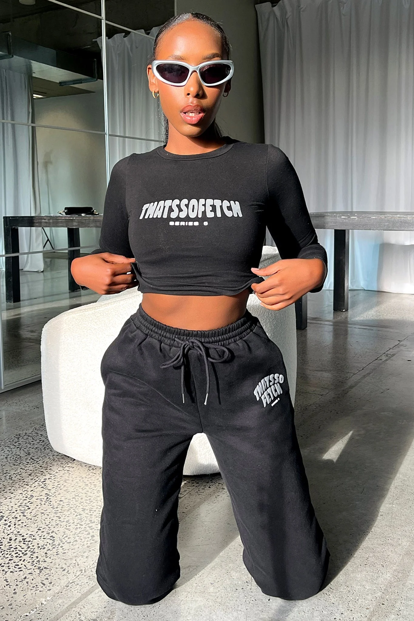 6810-series-5-sweatpants-black-1.webp