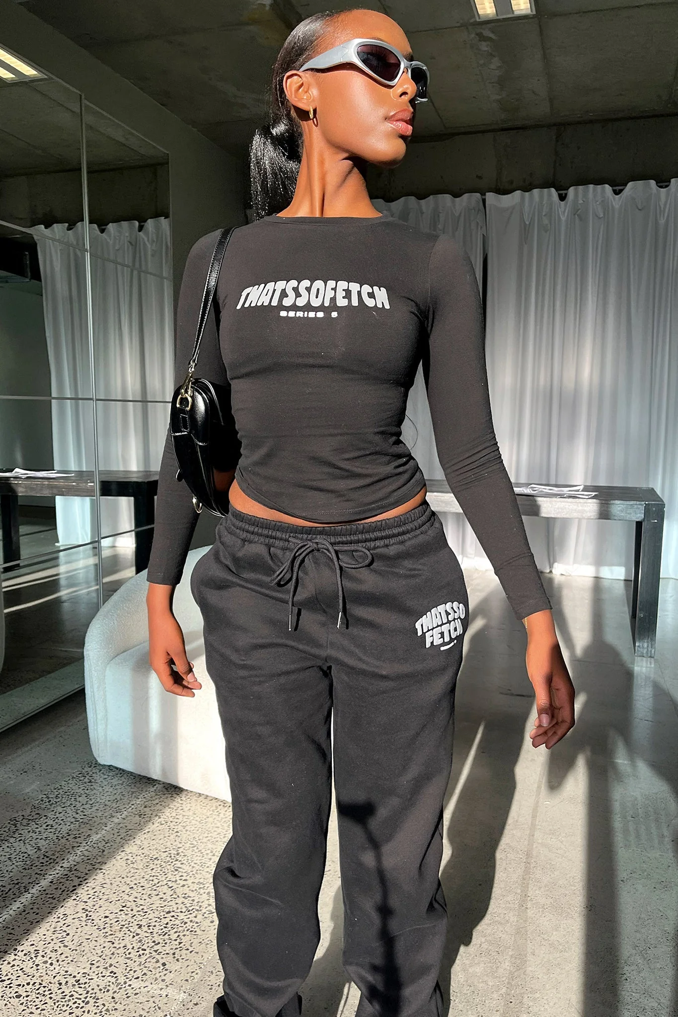 6810-series-5-sweatpants-black-1.webp