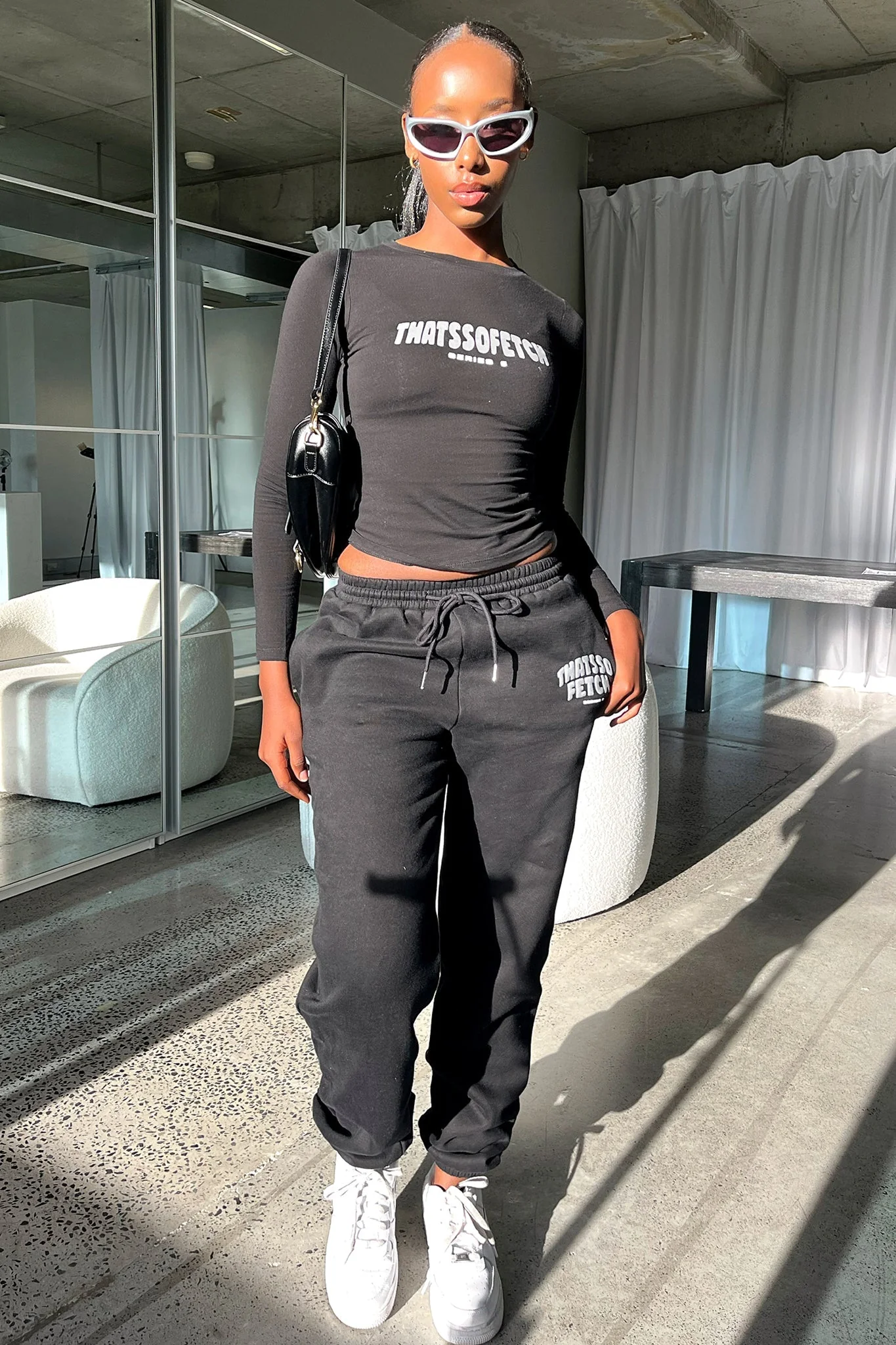 6810-series-5-sweatpants-black-1.webp