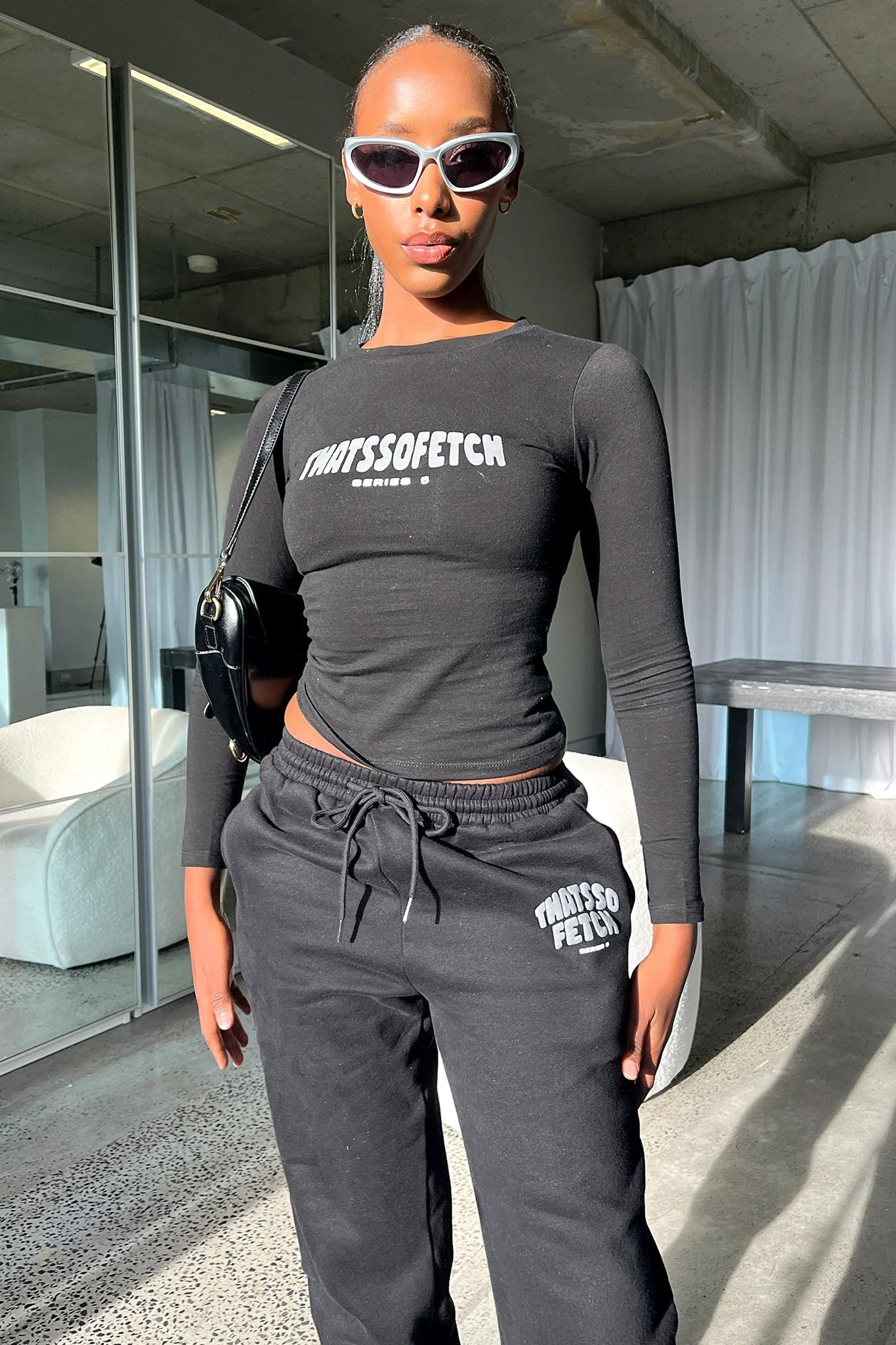 6810-series-5-sweatpants-black-1.webp