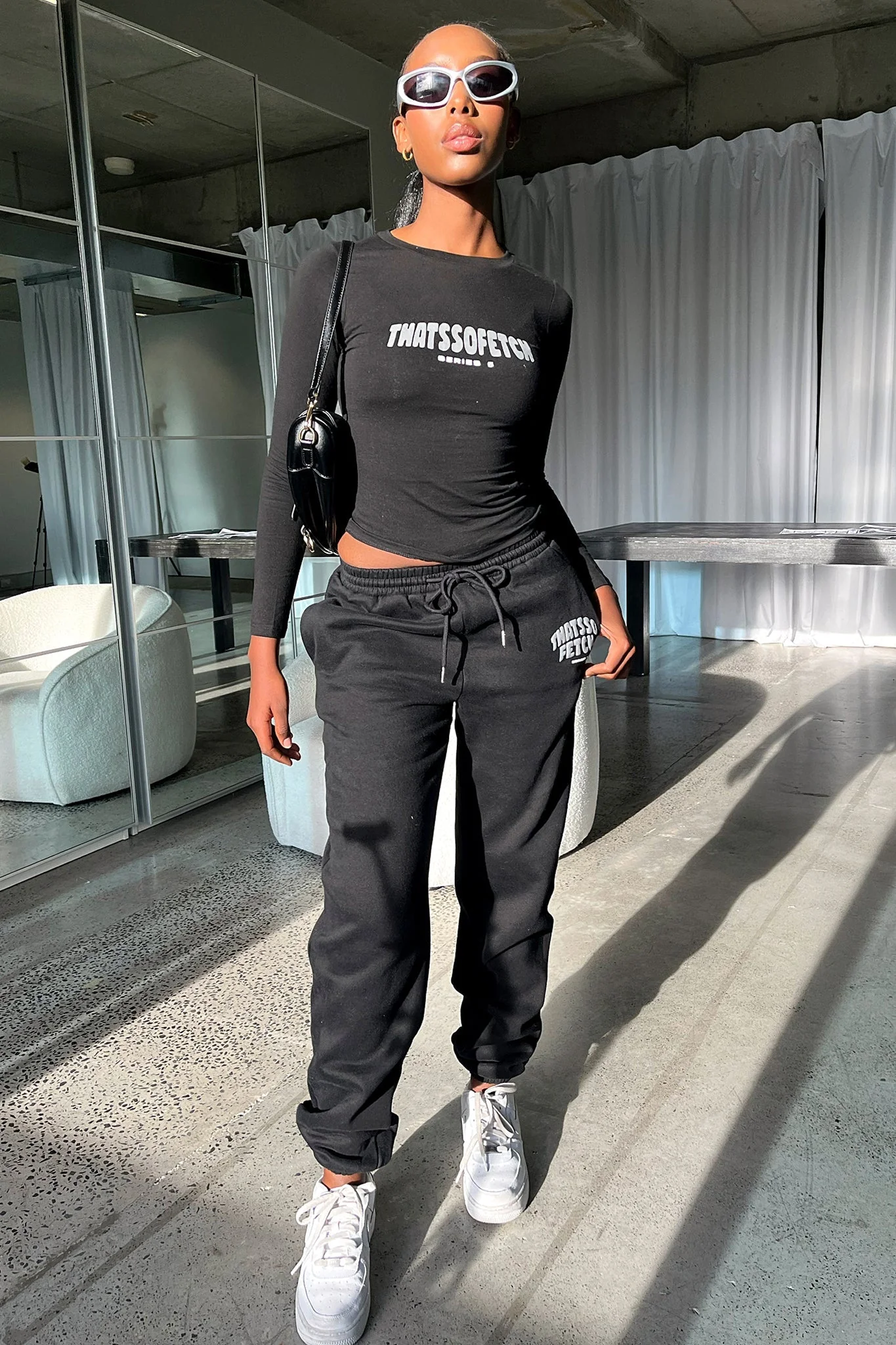 6810-series-5-sweatpants-black-1.webp