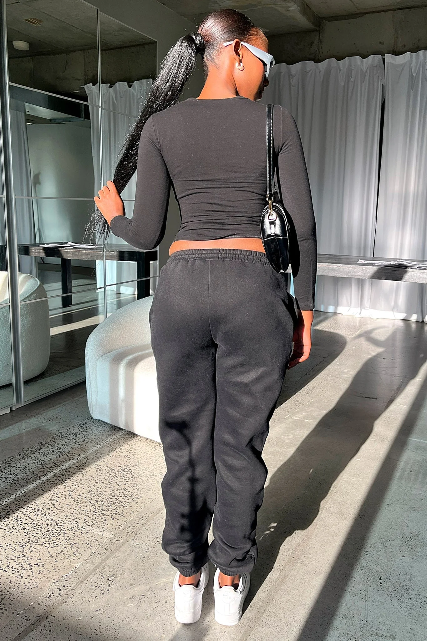 6810-series-5-sweatpants-black-1.webp