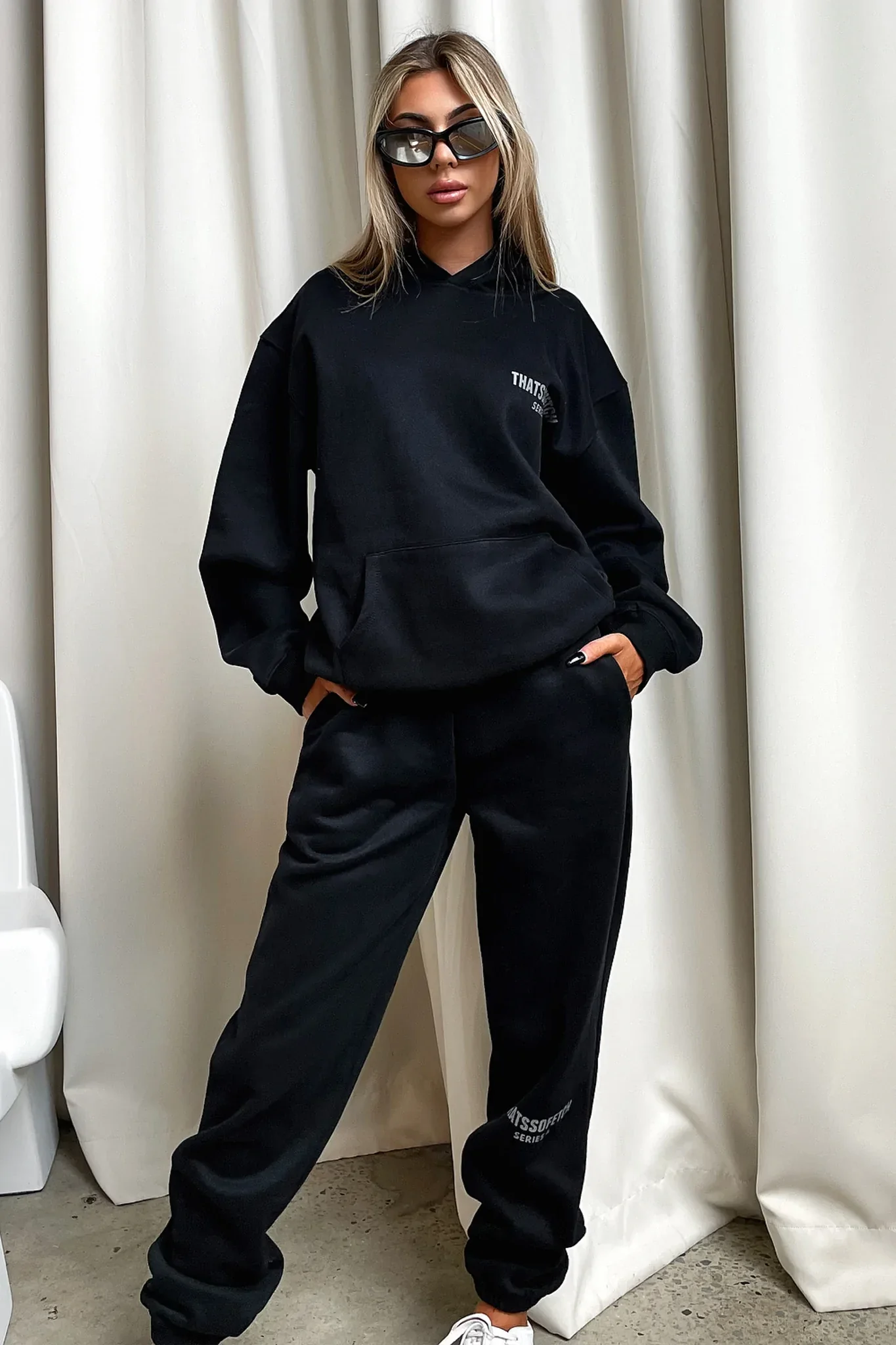 7155-series-6-sweatpants-black-1.webp