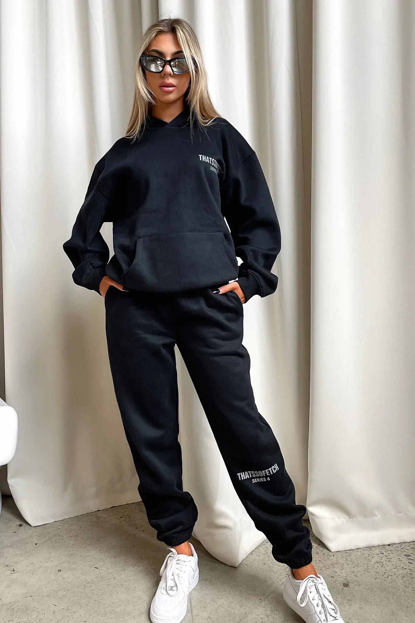 7155-series-6-sweatpants-black-1.webp