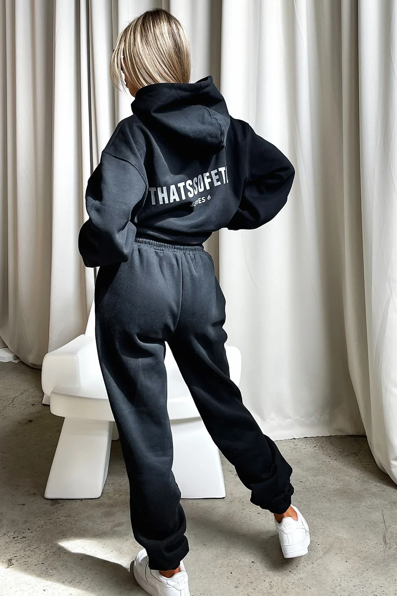 7155-series-6-sweatpants-black-1.webp