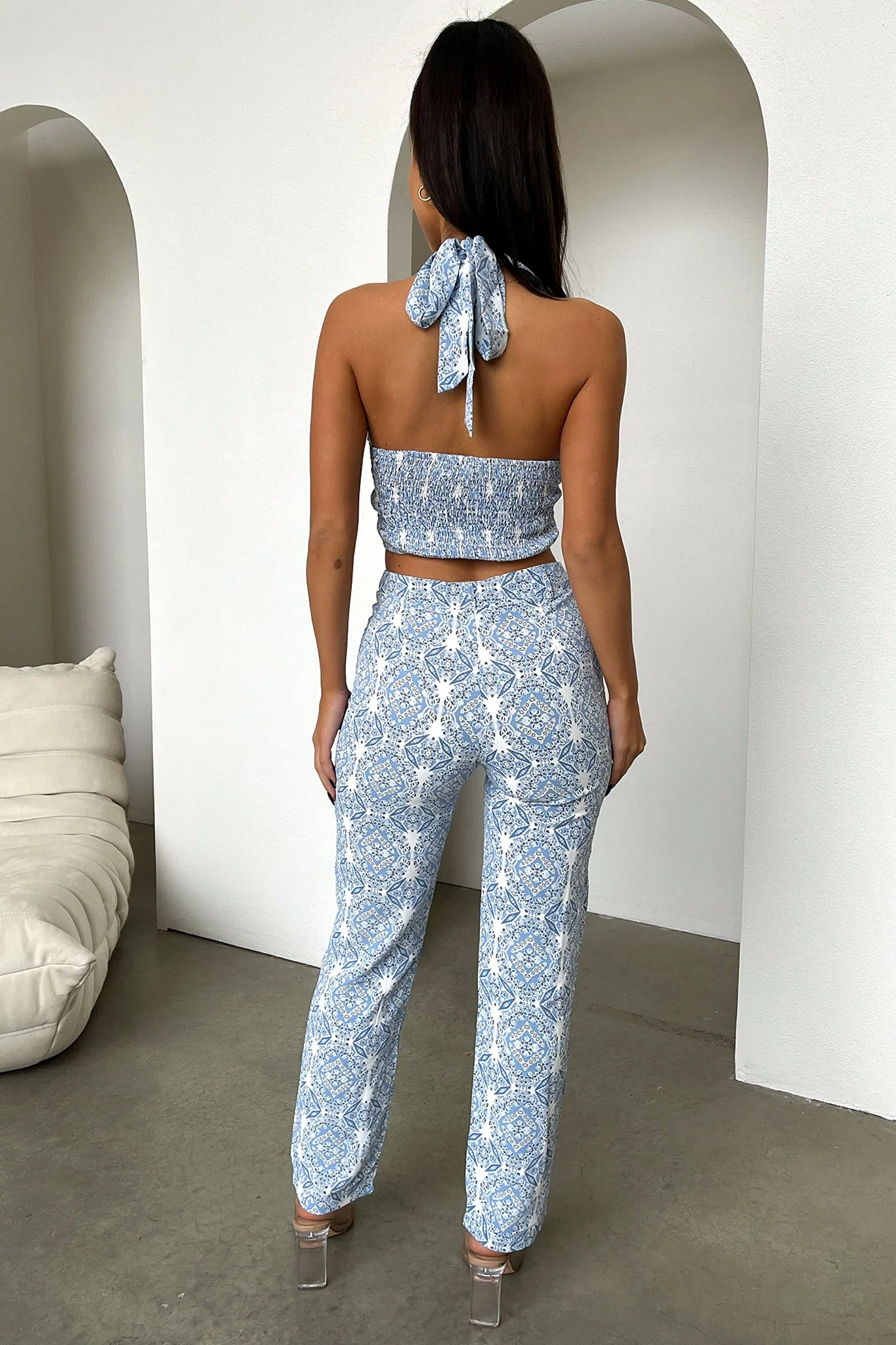 739-piert-crop-blue-floral-1.webp
