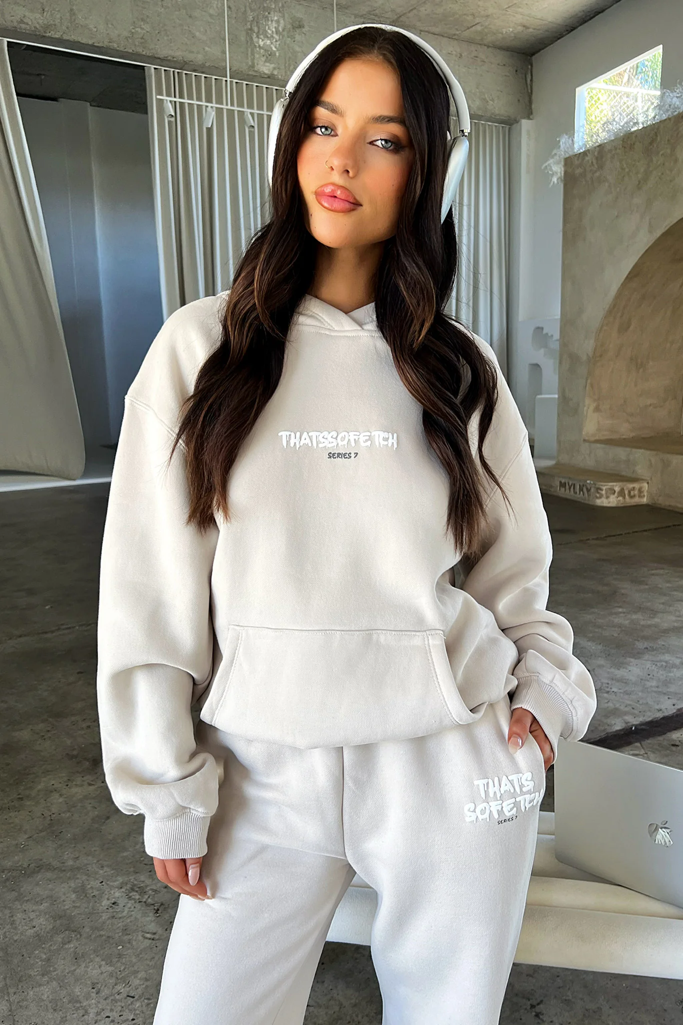 7451-series-7-hoodie-bone-1.webp