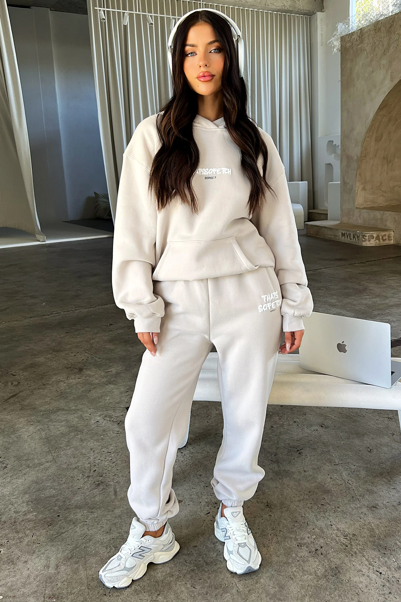 7451-series-7-hoodie-bone-1.webp