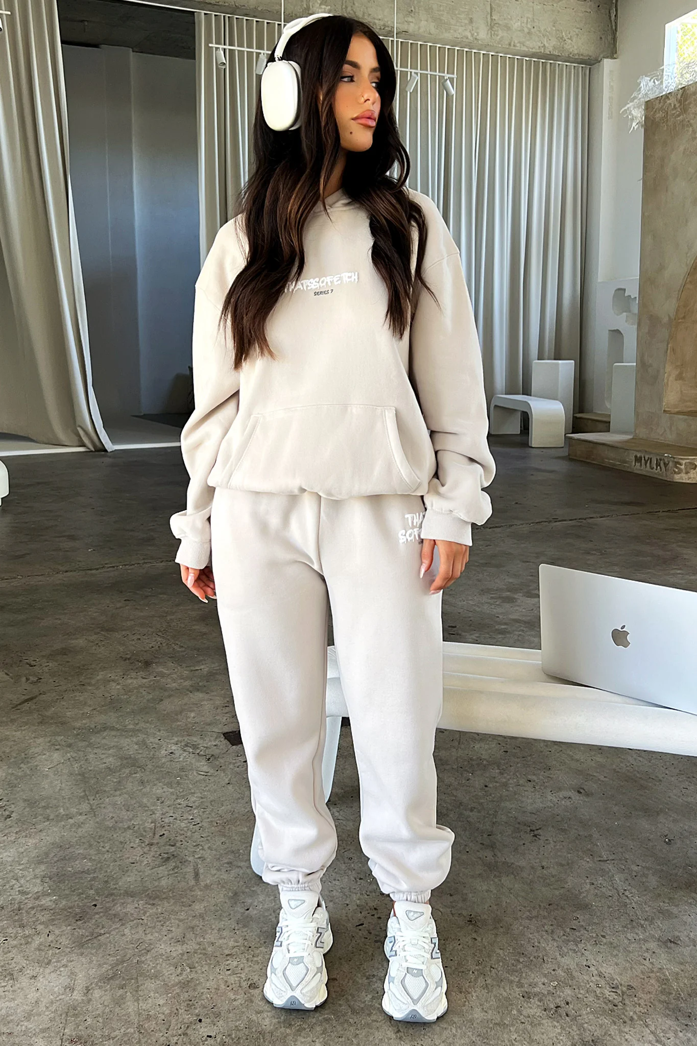7451-series-7-hoodie-bone-1.webp