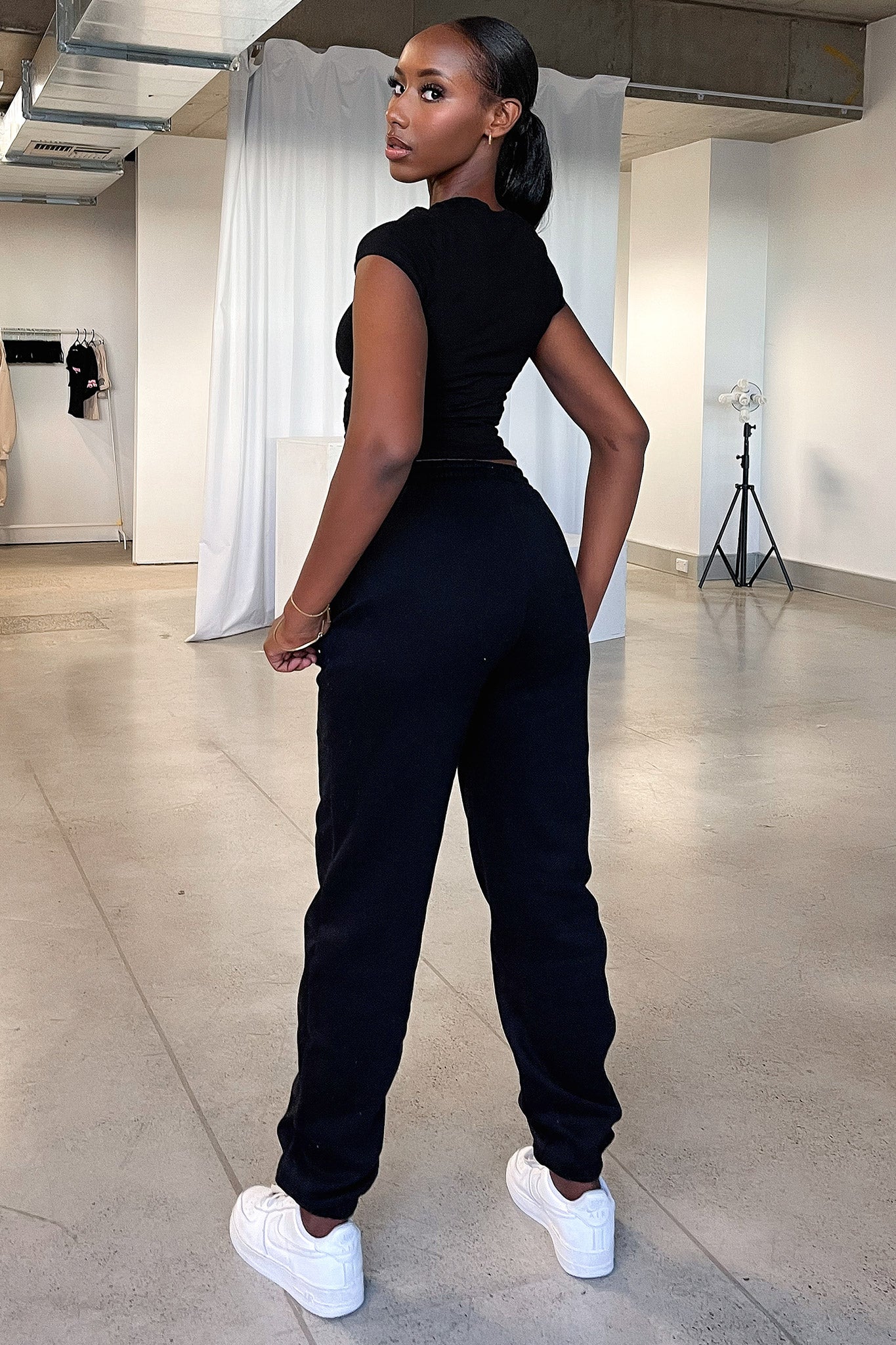 7482-series-7-sweatpants-black-1.webp