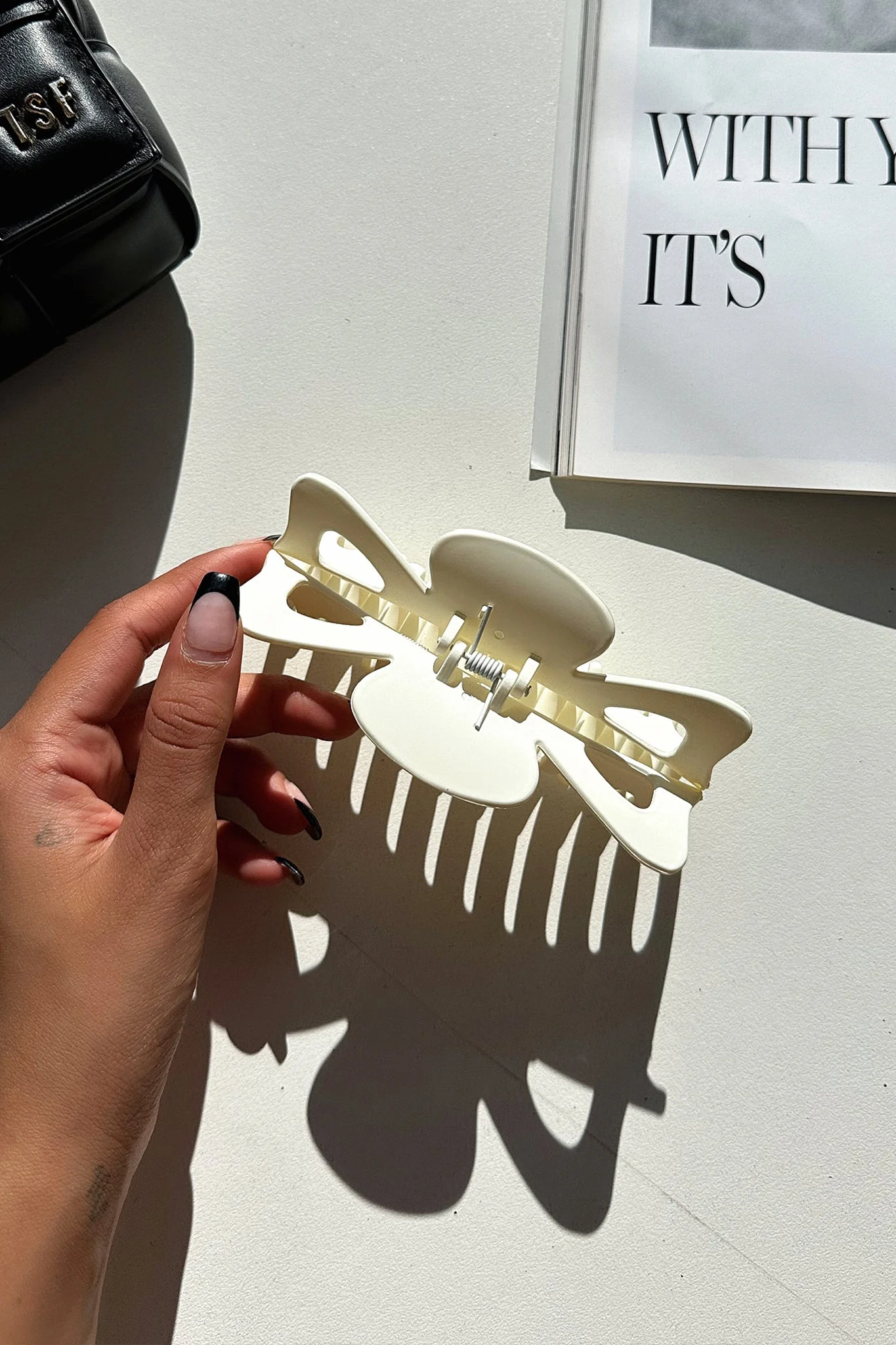 Eli Claw Clip - White