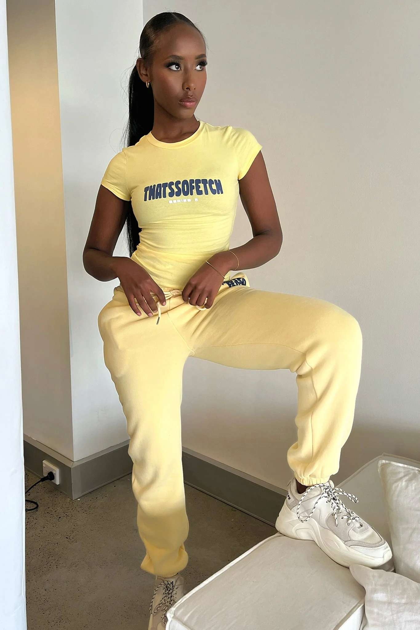 7863-series-5-sweatpants-yellow-1.webp